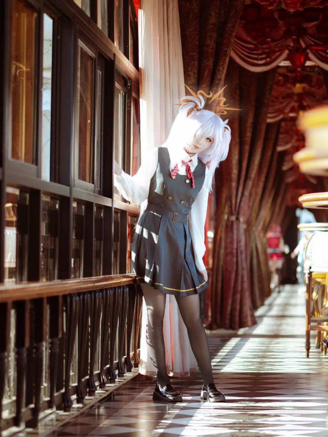 蔚蓝档案, 板垣庚cos, cosplay摄影, 白毛双马尾, 制服写真 - 第2张