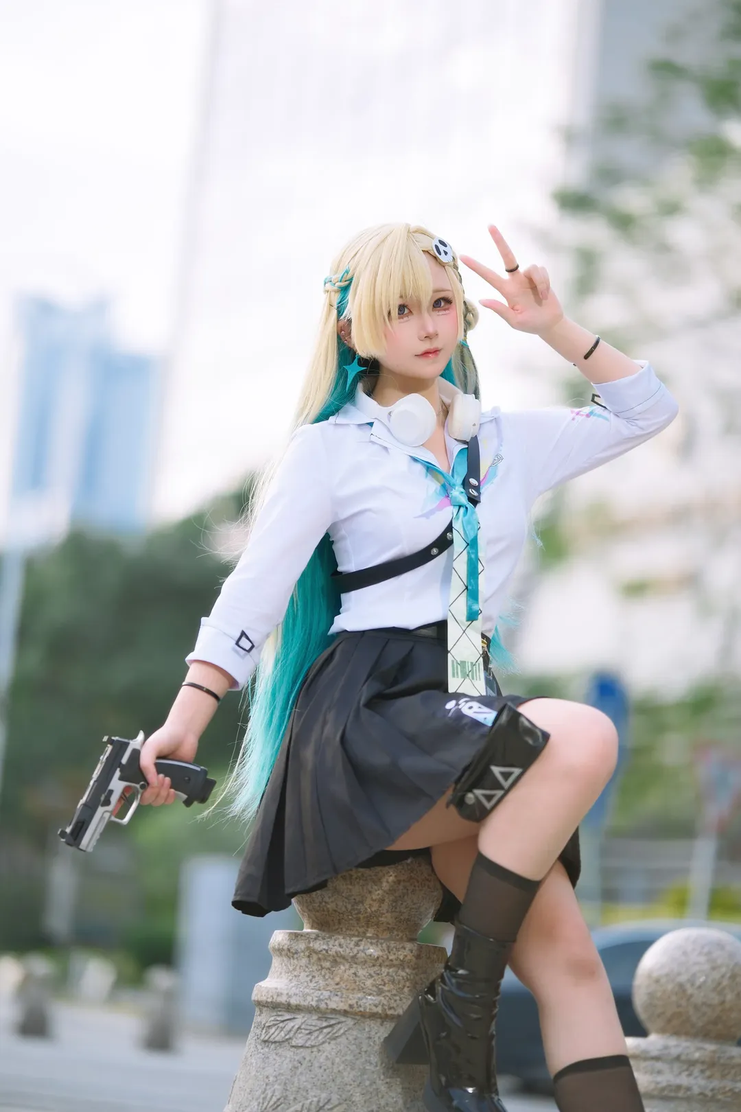 鸣潮, 琳奈cos, 户外cos, cosplay摄影, 黑丝穿搭