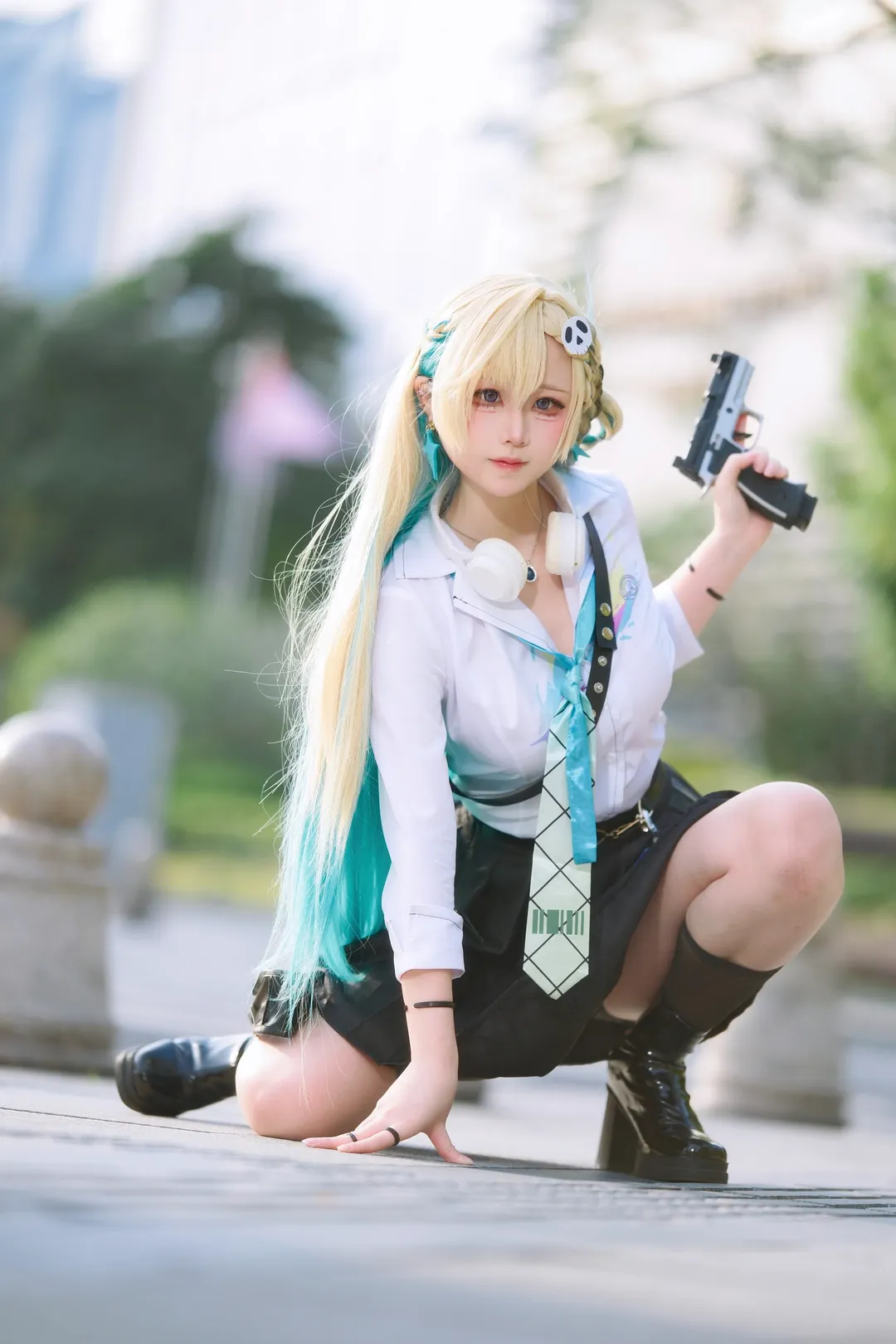 鸣潮, 琳奈cos, 户外cos, cosplay摄影, 黑丝穿搭 - 第5张