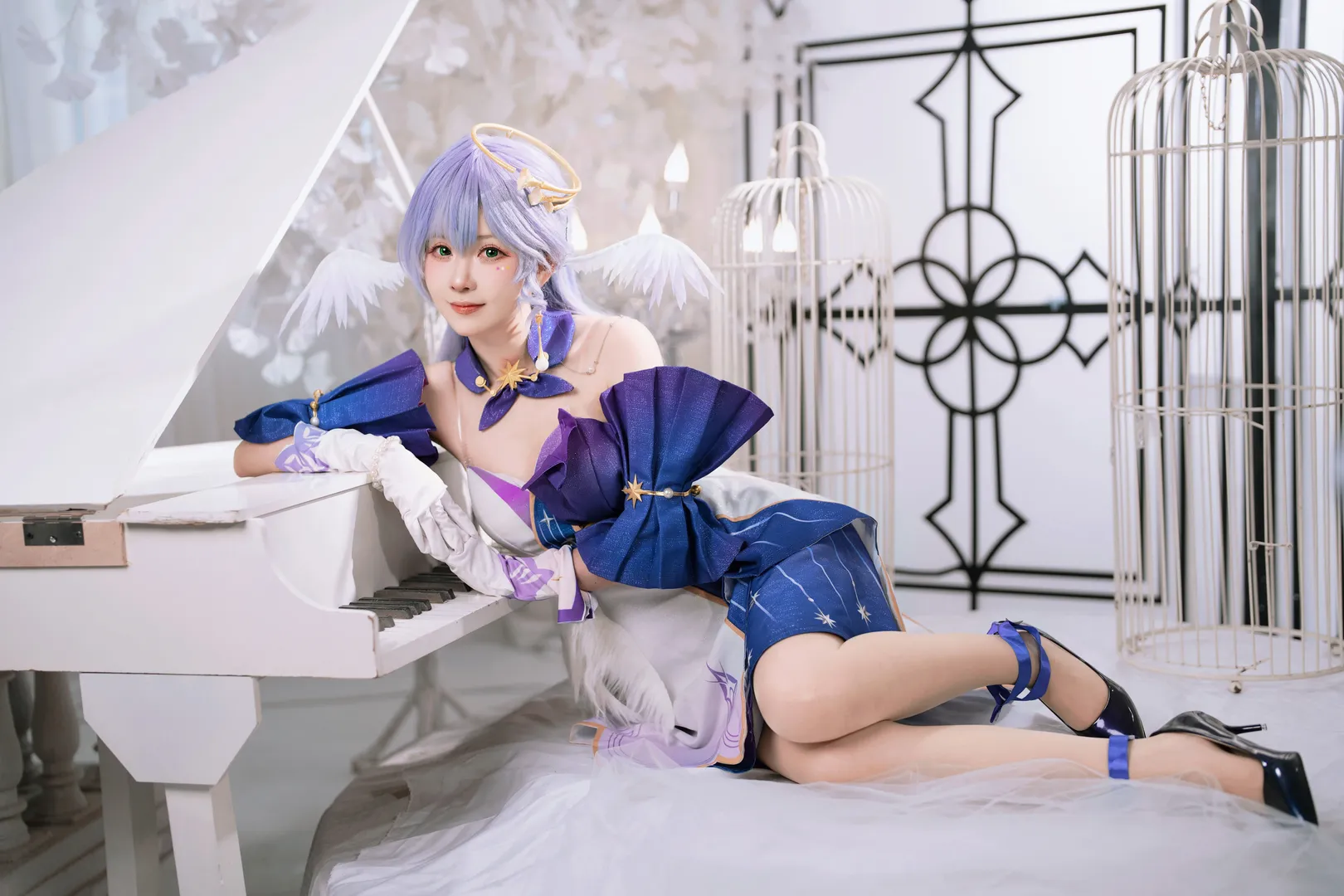崩壞星穹鐵道, 知更鳥cos, cosplay攝影, 夢幻棚拍, 白鋼琴場景