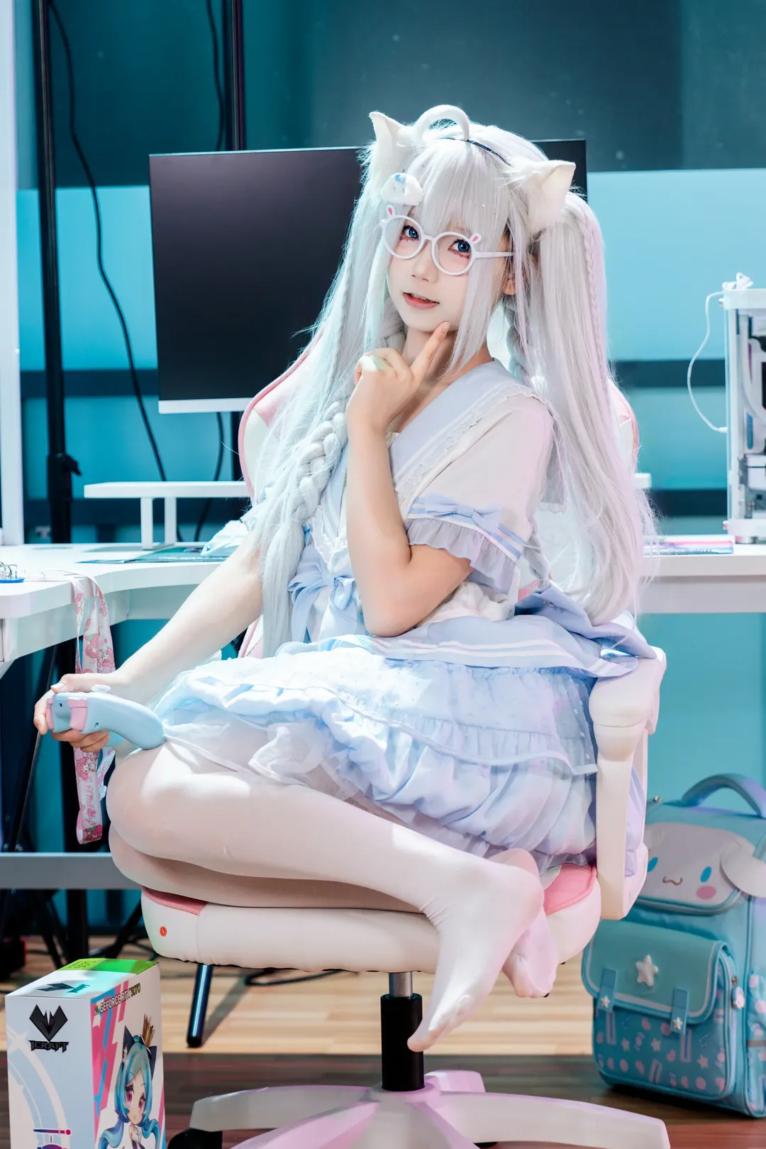 cosplay摄影, 白丝穿搭, CICF漫展, 电竞萌妹, 圆框眼镜