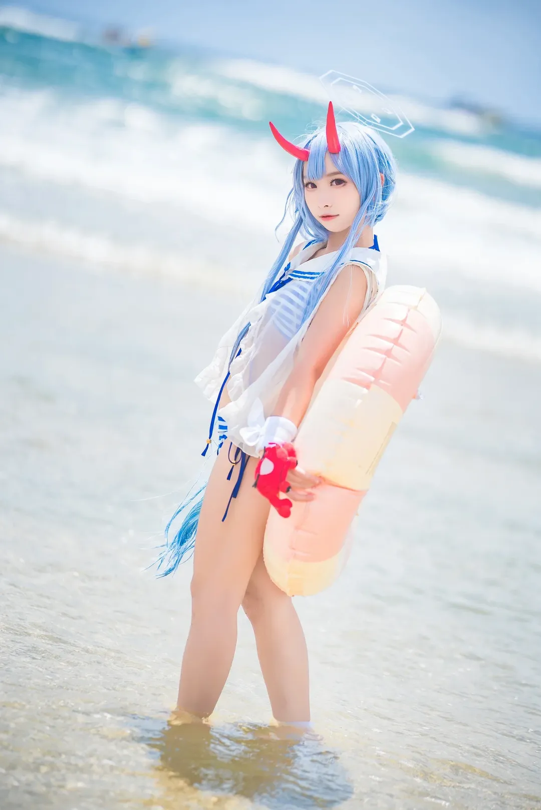 二次元少女, 碧蓝档案, 泳装cos, 海边拍照, 千世cos