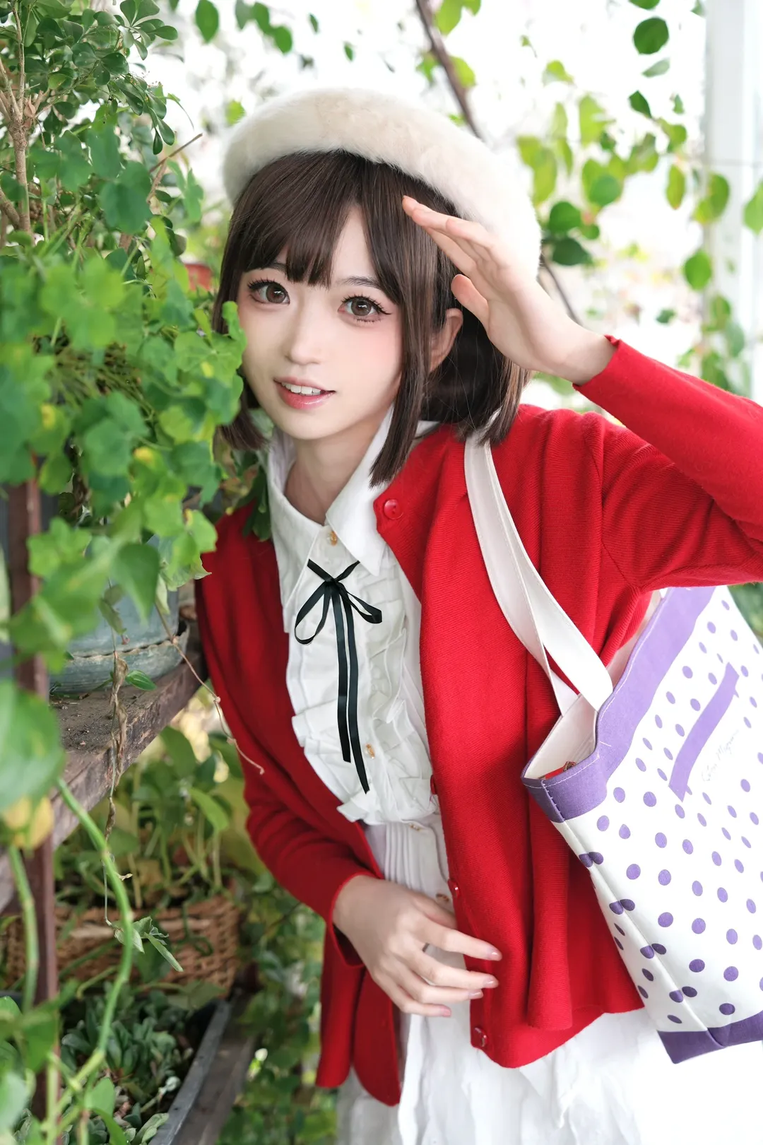 加藤恵コスプレ, 冴えない彼女の育てかた, コスプレ撮影, 赤と白のコーデ, ベレー帽スタイル - 1枚目