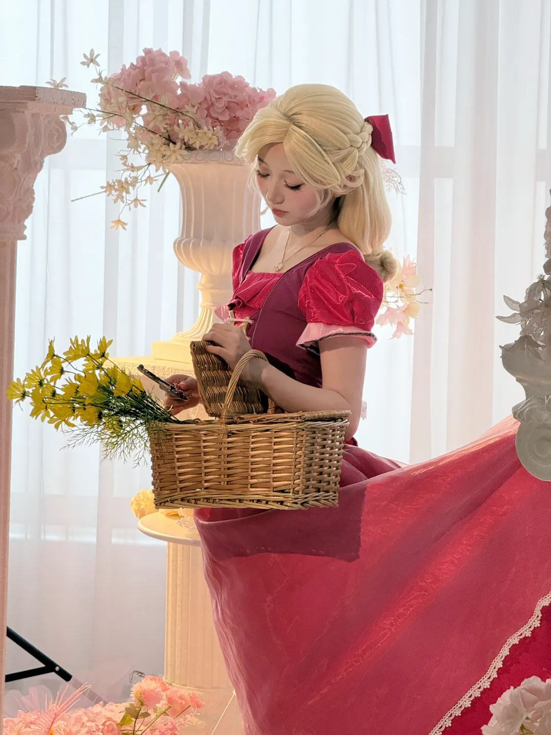 Liana cosplay, Diamond Castle, Barbie cosplay, Pink guitar, Fairy tale style photo - Image 2