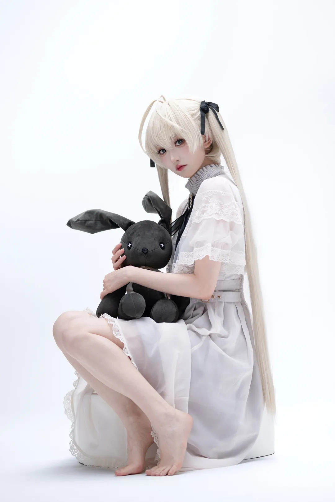 Silver twin-tail cosplay, White lace dress, Black rabbit cross-eye prop, Barefoot atmospheric photography, Anime high-key studio shoot - Image 1