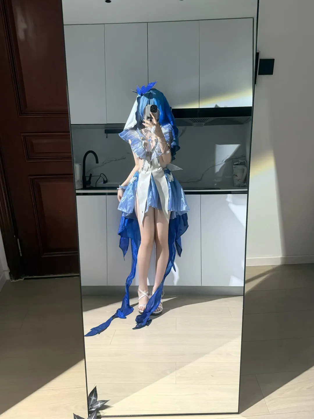 鸣潮, 对镜自拍, 二次元穿搭, 丝袜穿搭, 蓝白配色cosplay