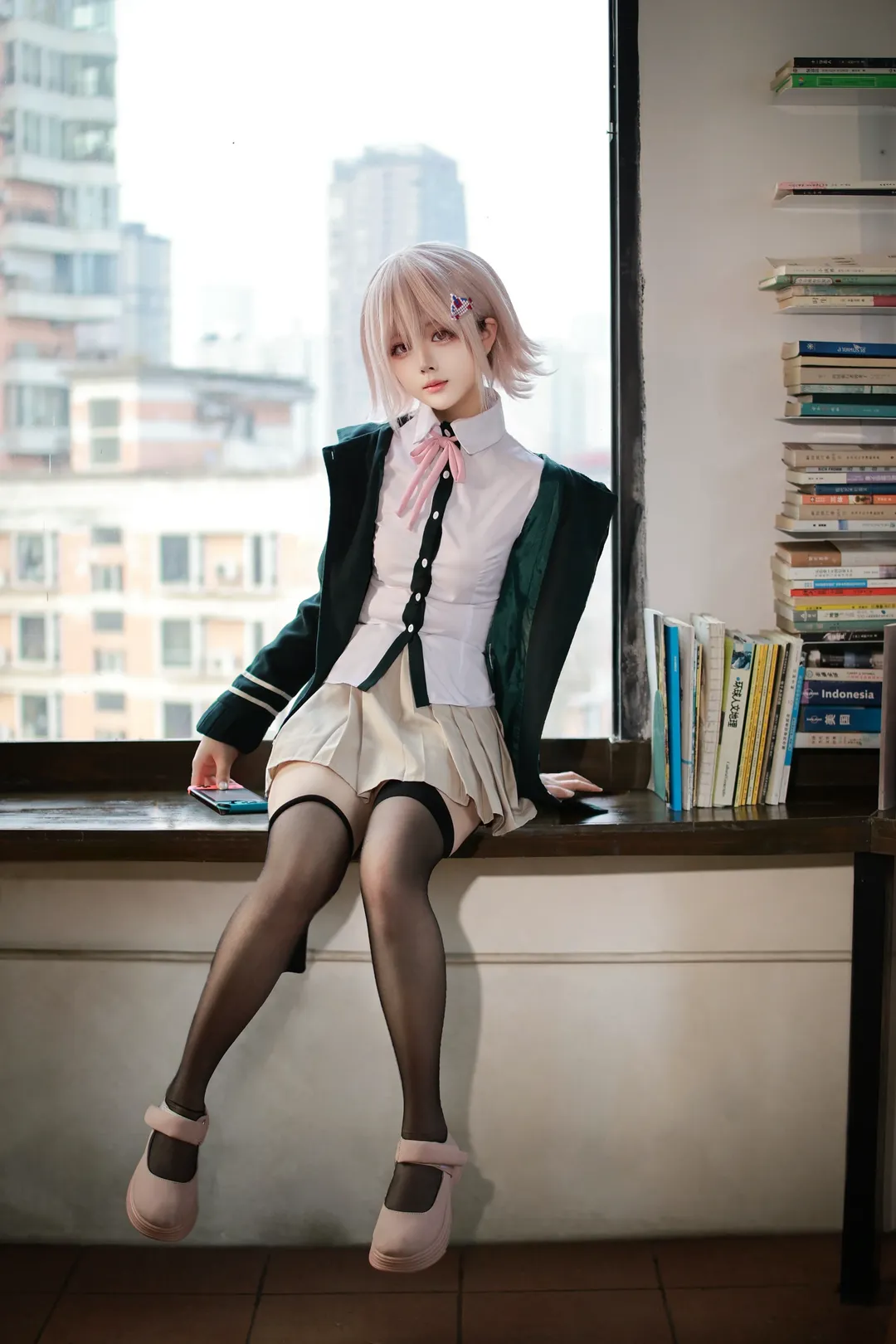 二次元日常, 过膝袜穿搭, 七海千秋cos, 窗边氛围感写真, 校园制服分享
