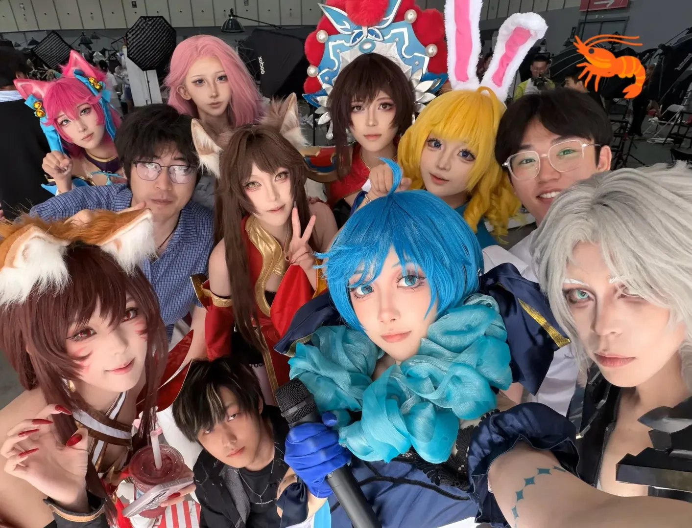 Casual cosplay, Blue hair style, Taking photos with cosplayers at conventions, Jinling Youth Culture Expo, Offline anime convention
