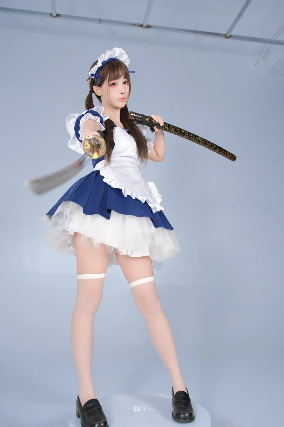 二次元摄影, 女仆装cosplay, 萌系穿搭, 武士刀道具, 摄影棚写真