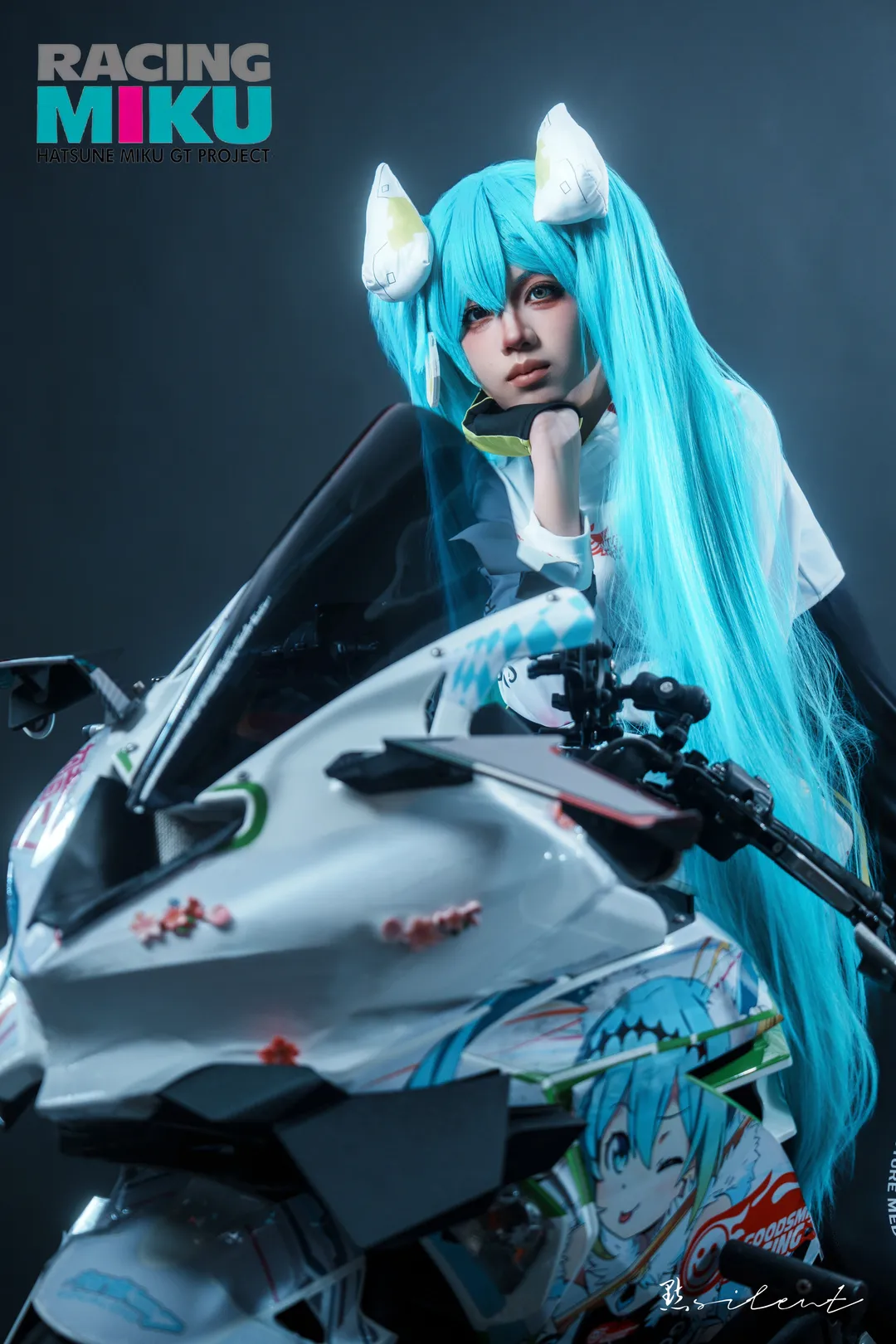 二次元コスプレ, 初音ミク, バイク撮影, レーシングミクコスプレ, レーシングスーツコーデ - 4枚目