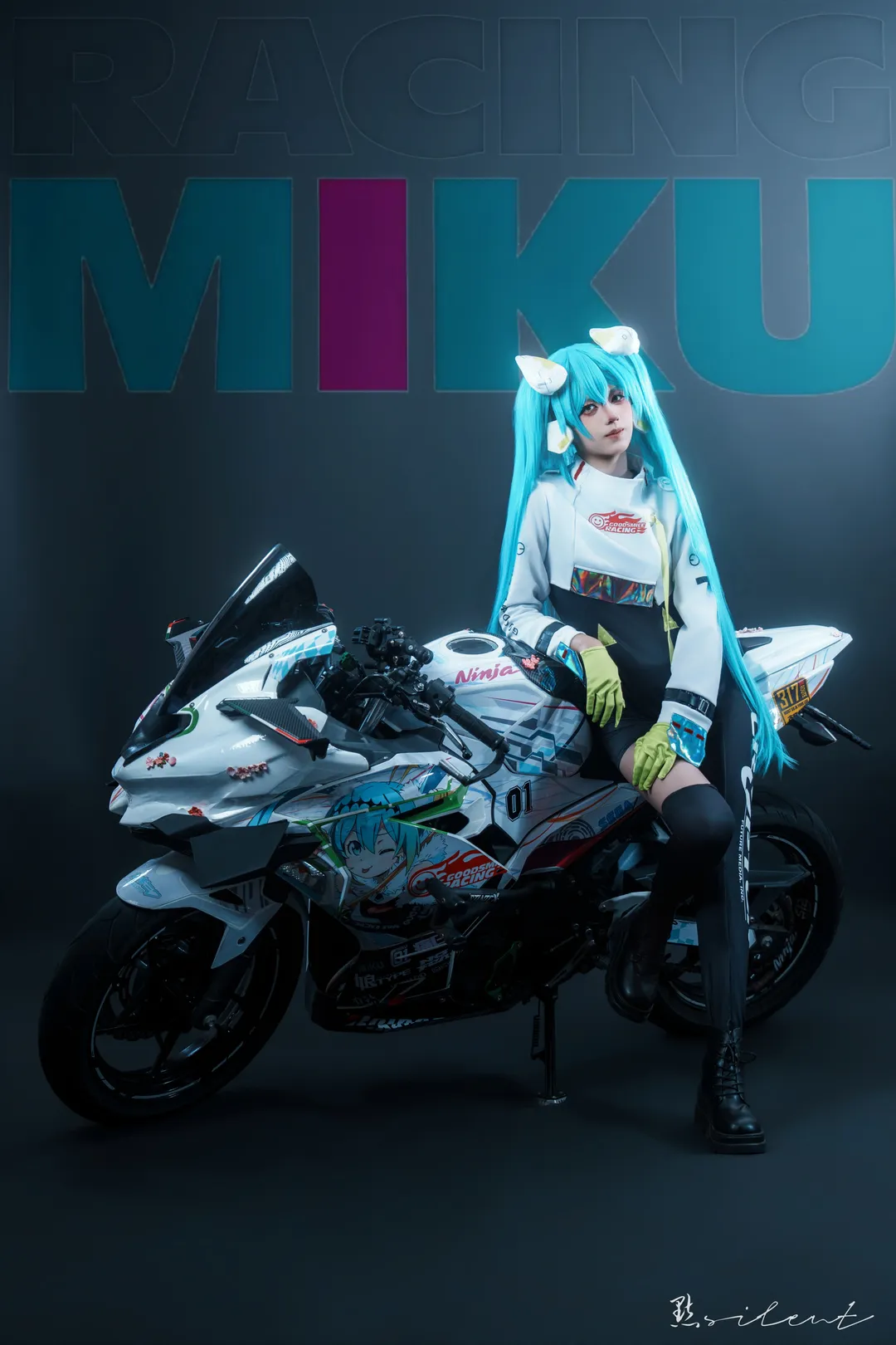 二次元コスプレ, 初音ミク, バイク撮影, レーシングミクコスプレ, レーシングスーツコーデ - 8枚目