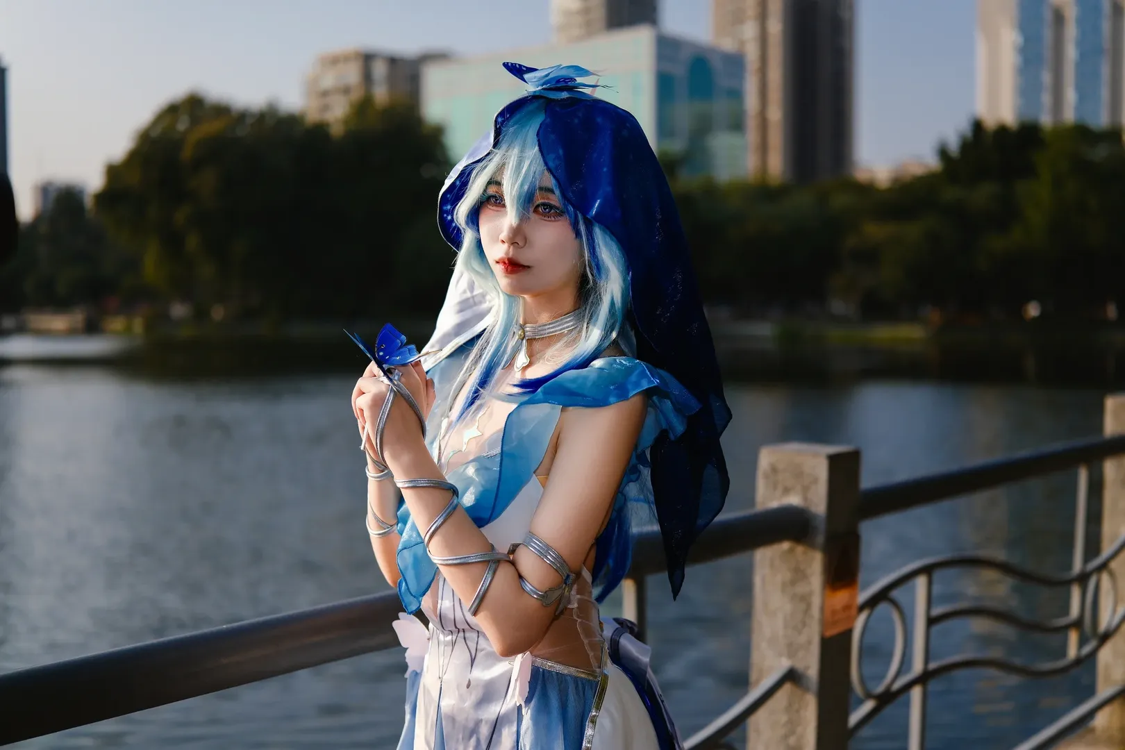 鸣潮, 守岸人cos, 蓝色系cosplay, 户外人像摄影, 流花湖公园写真 - 第3张