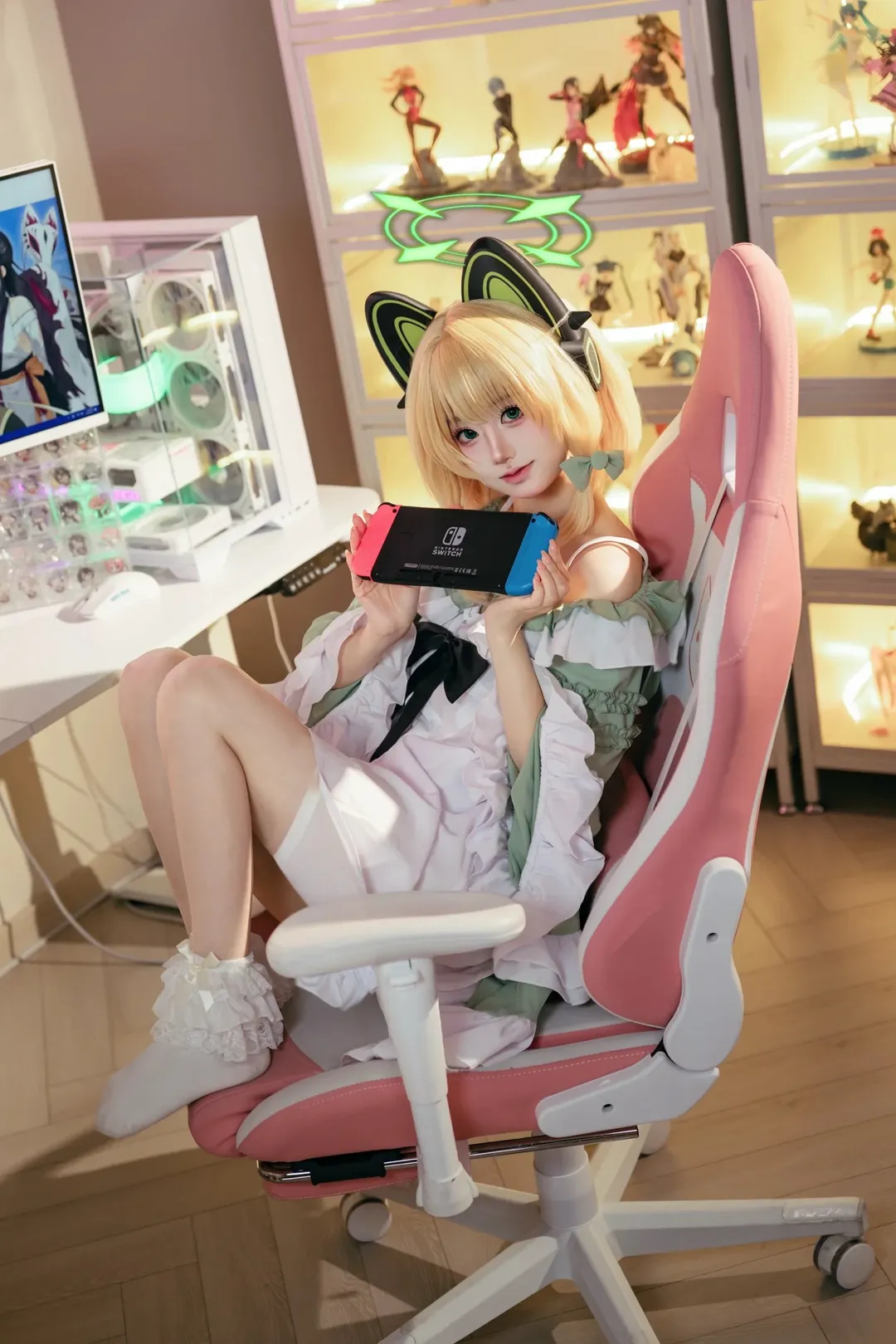 ブルーアーカイブ, 才羽ミドリ コスプレ, ゲーム開発部, コスプレ撮影, アニメ風ゲーミングルーム
