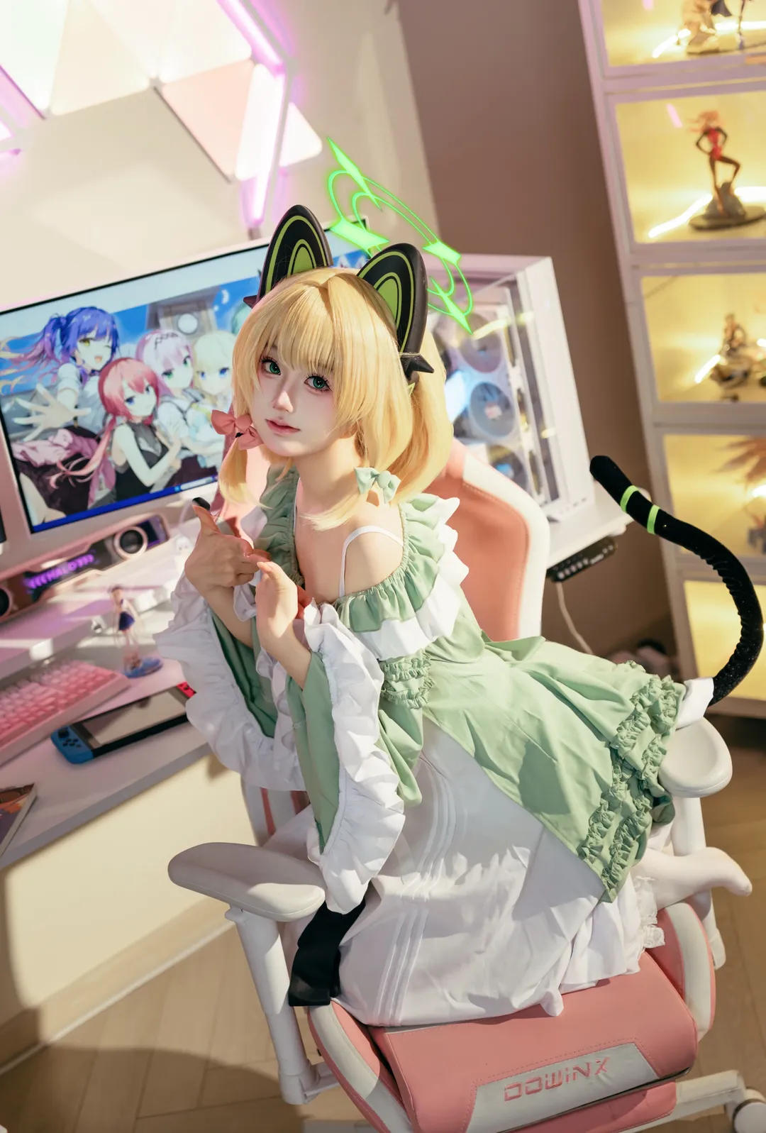 Blue Archive, Saiba Midori cosplay, Game Development Department, Cosplay photography, Anime-themed gaming room - Image 4
