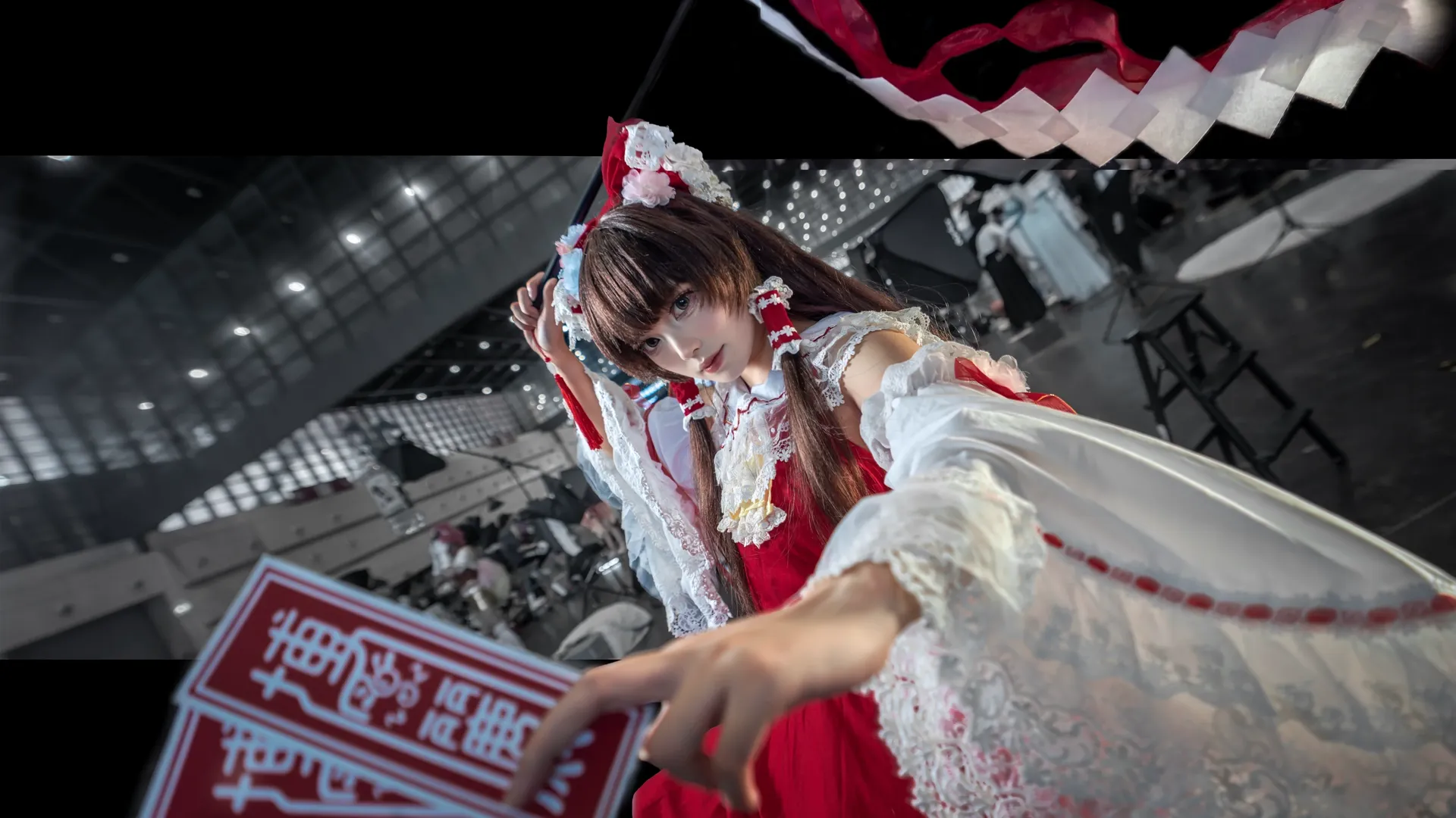 Reimu Hakurei Cosplay, Touhou Project, Convention photos, Cosplay daily life, Wide-angle portrait photography