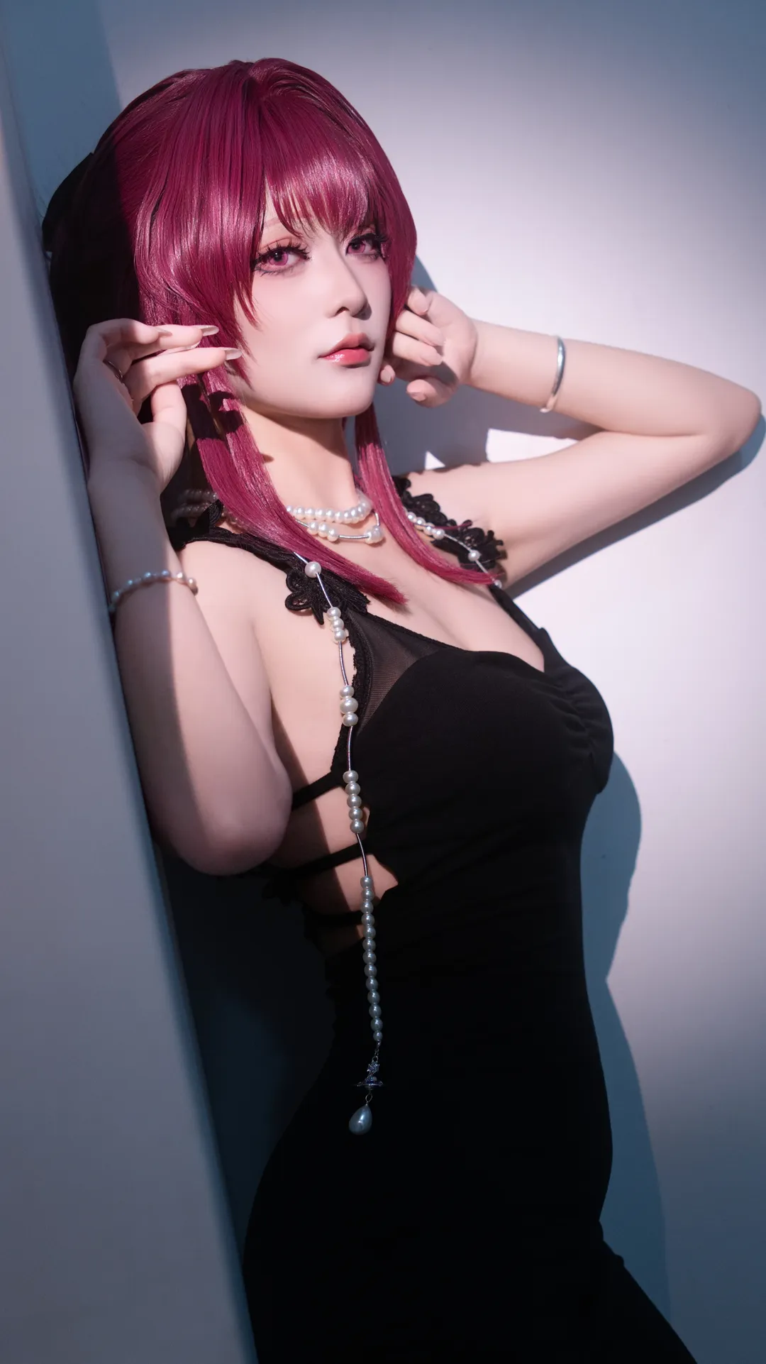 崩坏星穹铁道, 卡芙卡cos, cosplay自搭, 硬光人像摄影, 黑色蕾丝穿搭