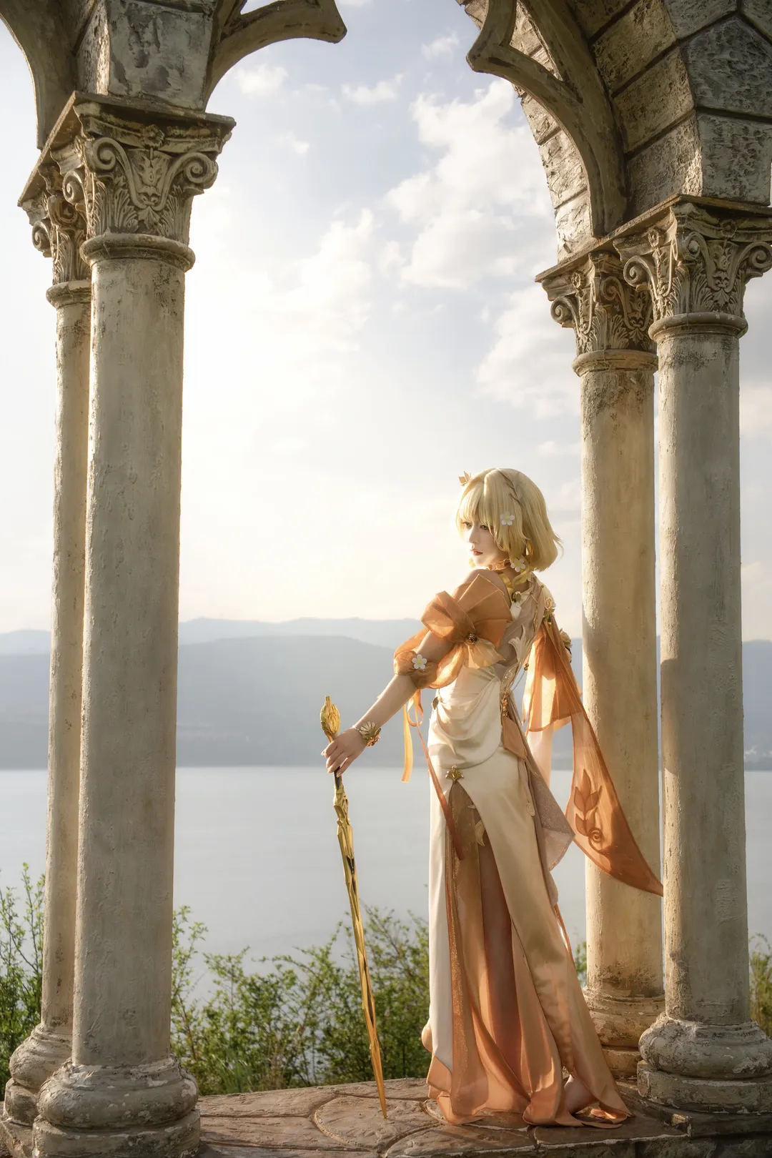 阿格莱雅cos, 崩坏星穹铁道, 翁法罗斯, 实景cosplay, 金发女神 - 第1张