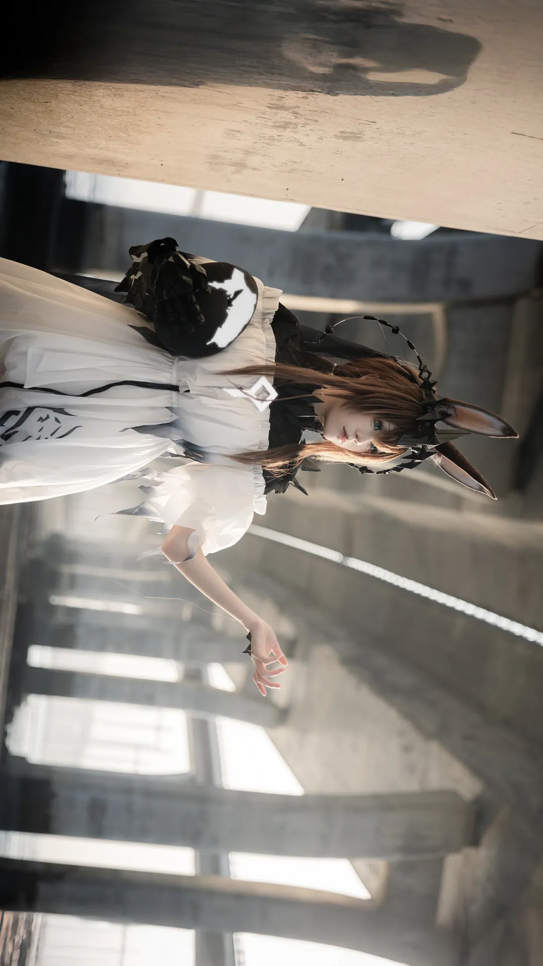 Arknights, Amiya cosplay, Lord of Fiends Rabbit in Ruina, Barefoot cosplay, Under-bridge photography - Image 11