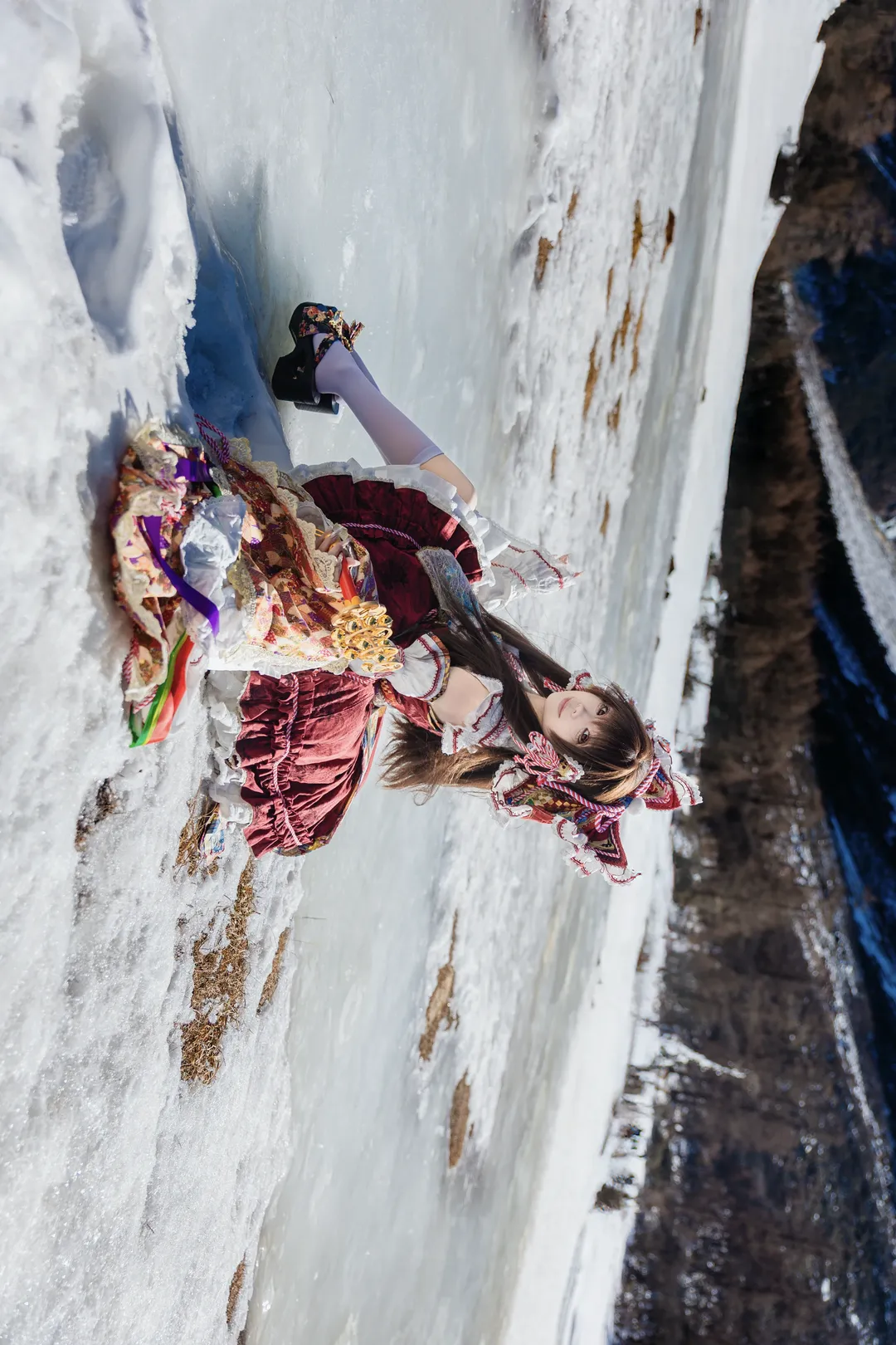 コスプレ写真, ポートレート, 霊夢コスプレ, 雪原写真, 高地旅行写真 - 4枚目