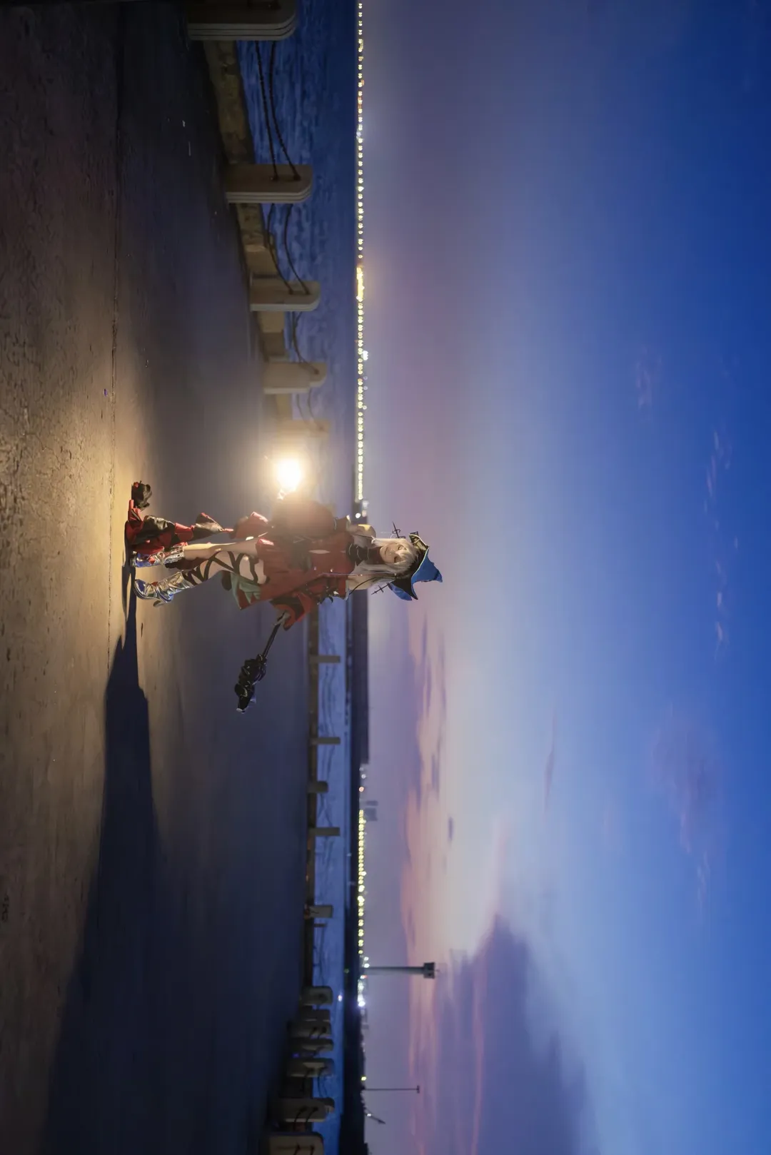 コスプレ写真, アークナイツ, 海辺のコスプレ, ブルーアワー, 濁心スカジ コスプレ - 2枚目