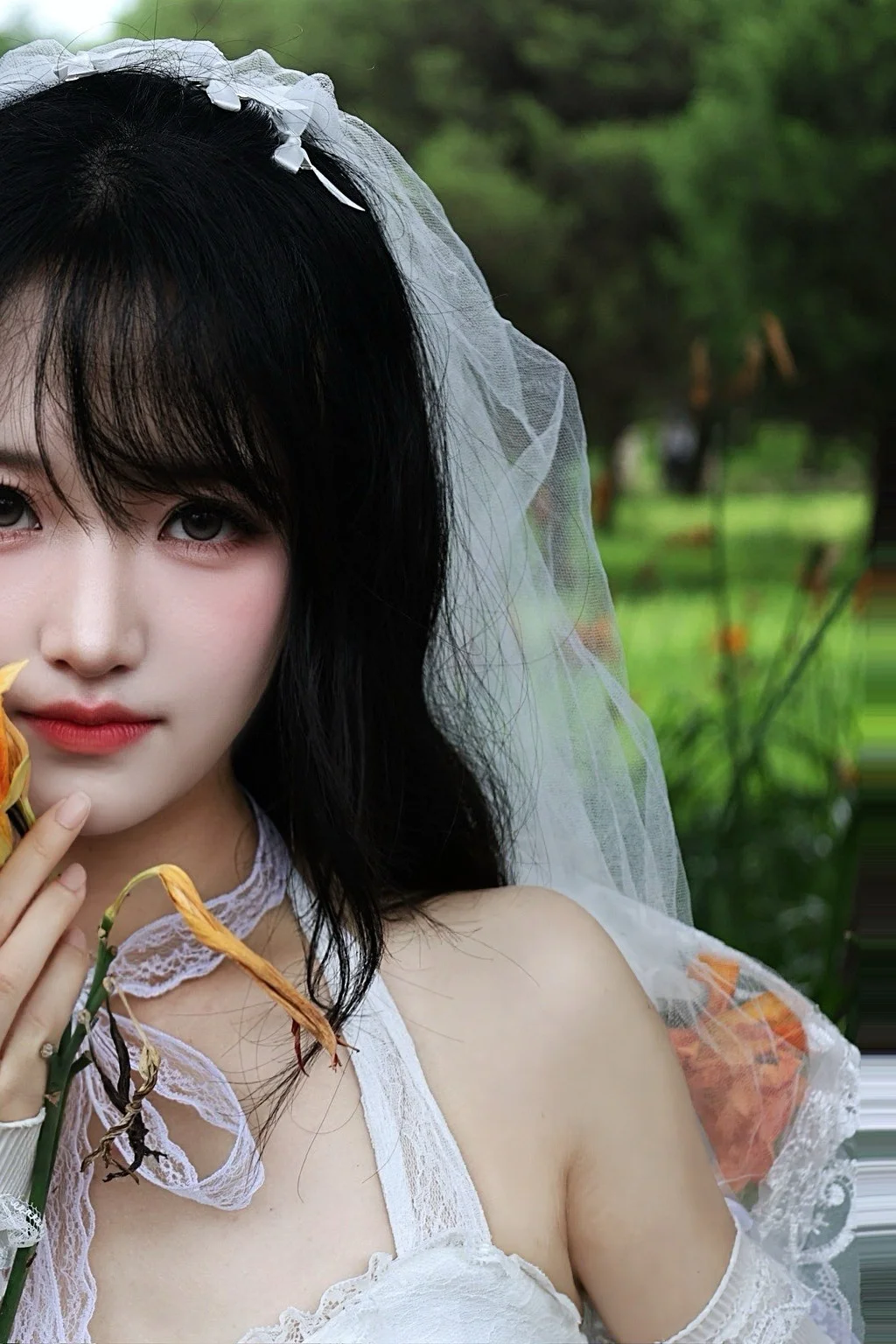 氛围感写真, 户外人像摄影, 白色蕾丝穿搭, 清冷风cos, 唯美外景 - 第3张