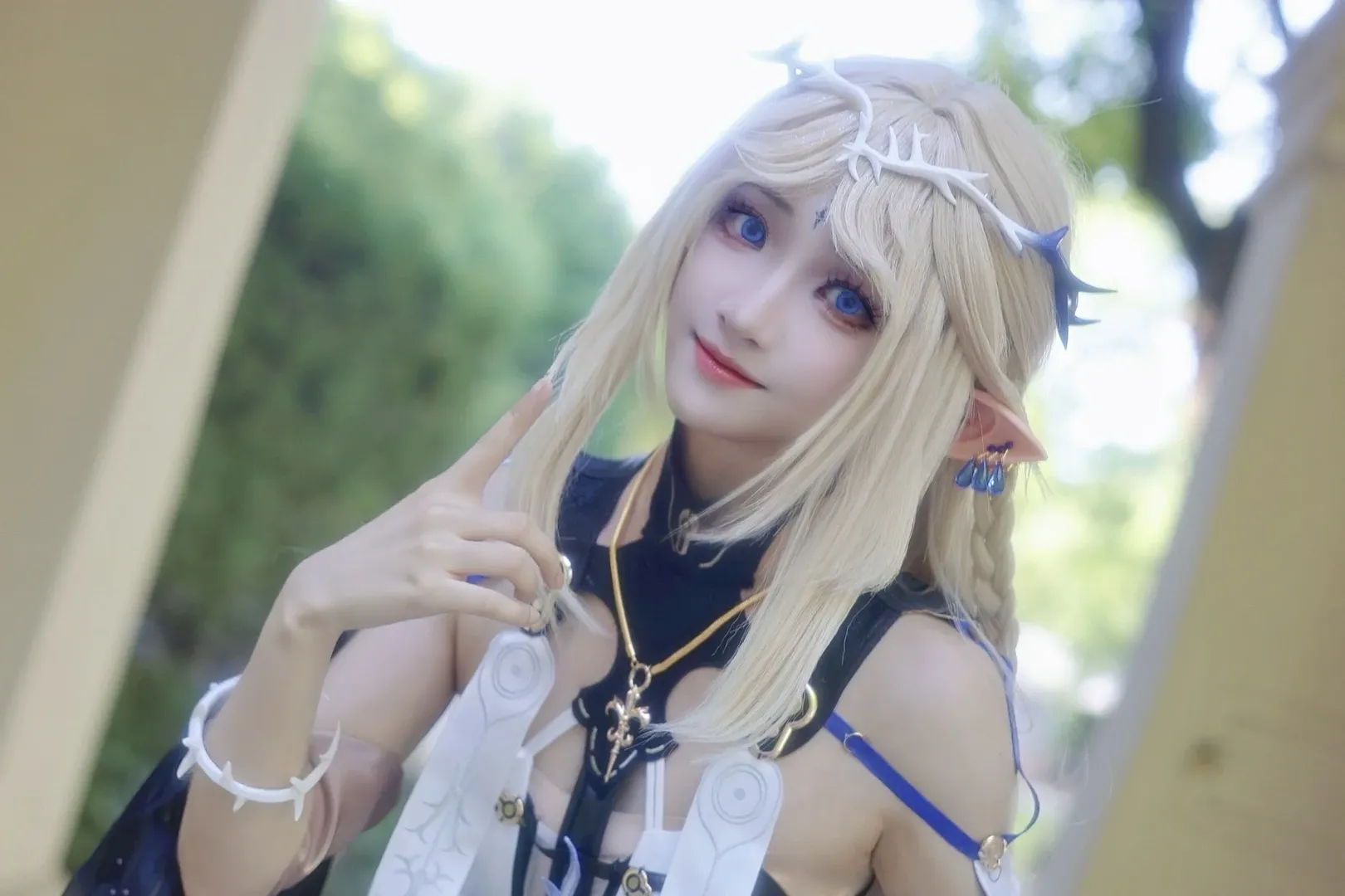 鸣潮, 卡提希娅cos, cosplay摄影, 户外人像, 精灵耳cos