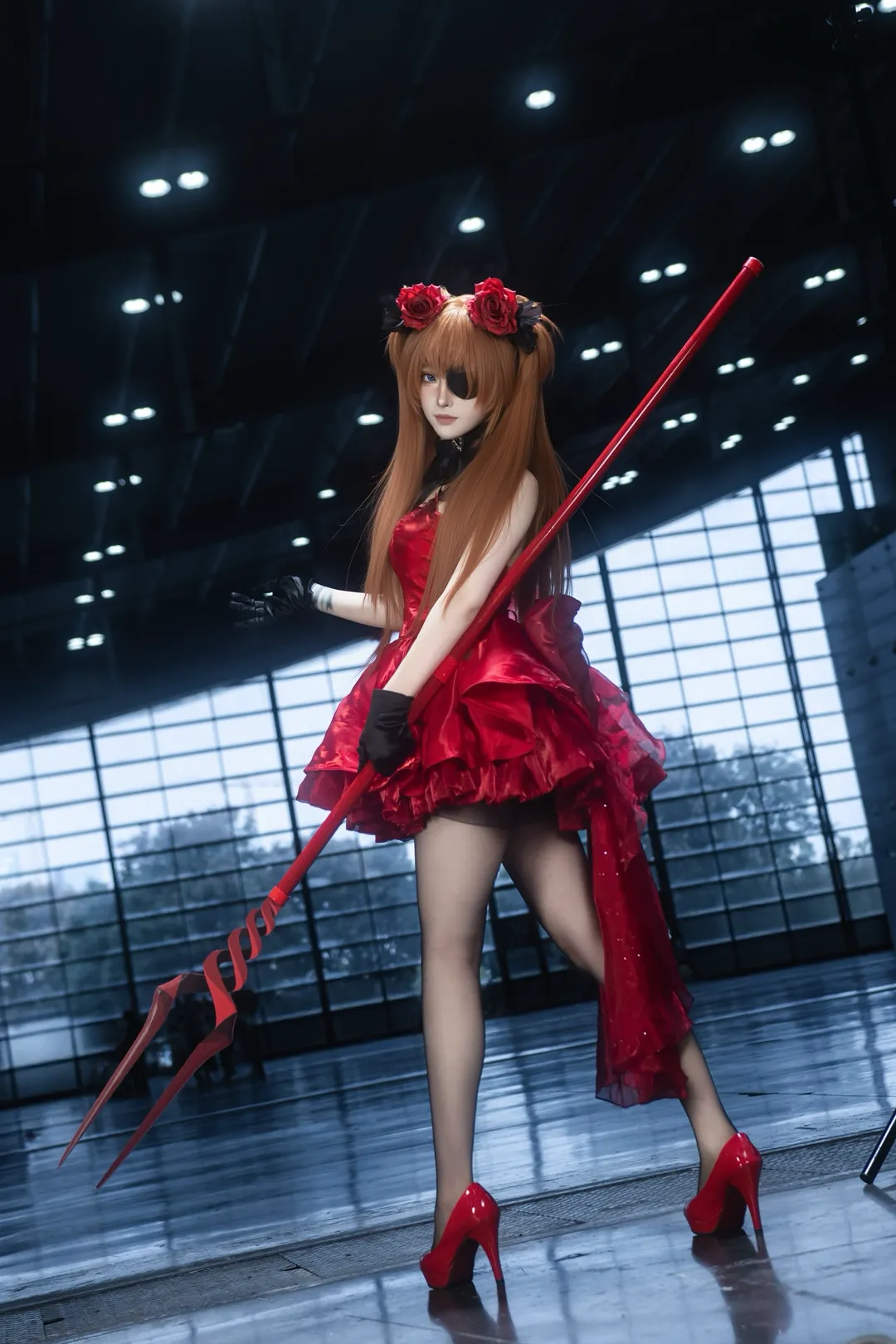 漫展场照, 明日香cos, 新世纪福音战士, NIKKE联动, 红礼服Cosplay - 第3张