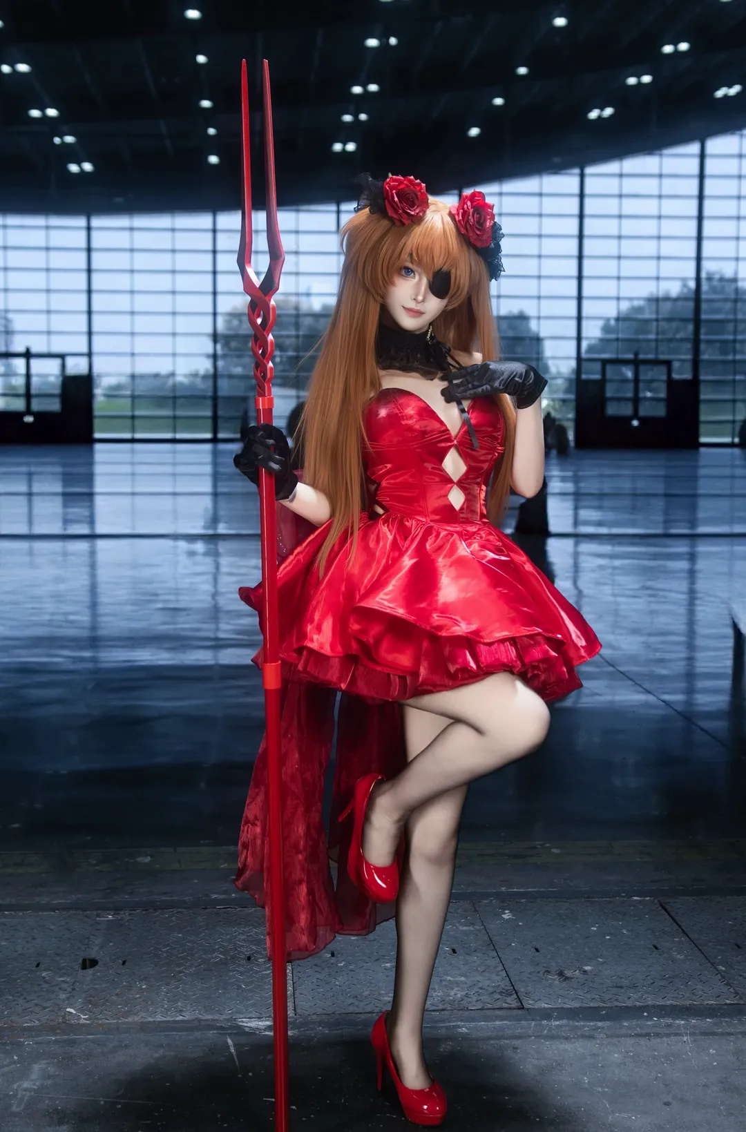 漫展场照, 明日香cos, 新世纪福音战士, NIKKE联动, 红礼服Cosplay - 第4张
