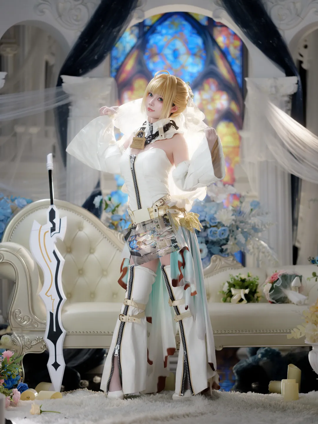 二次元cosplay, FGO, 尼禄花嫁cos, 白纱大剑, 教堂布景 - 第1张