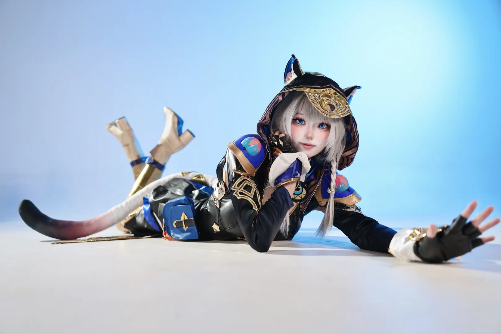 Cifera Cosplay, Honkai: Star Rail, Cosplay photography, Silver hair and blue eyes, Cat ear hood