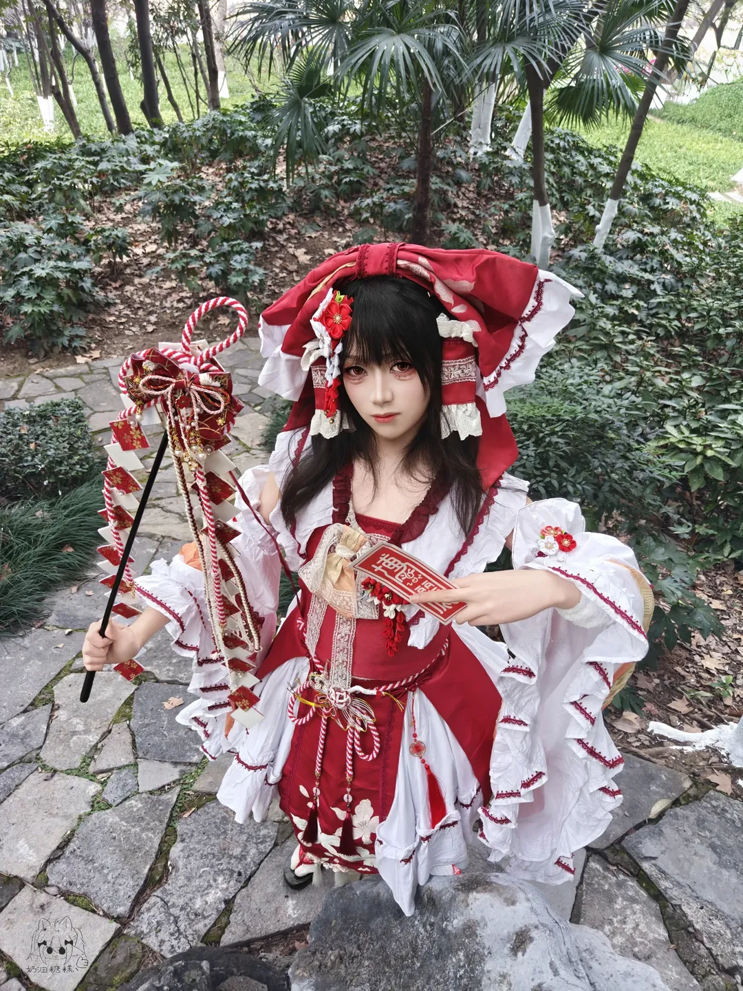 博丽灵梦cos, 东方project, 红白巫女, 户外cos摄影, 手工配饰 - 第1张