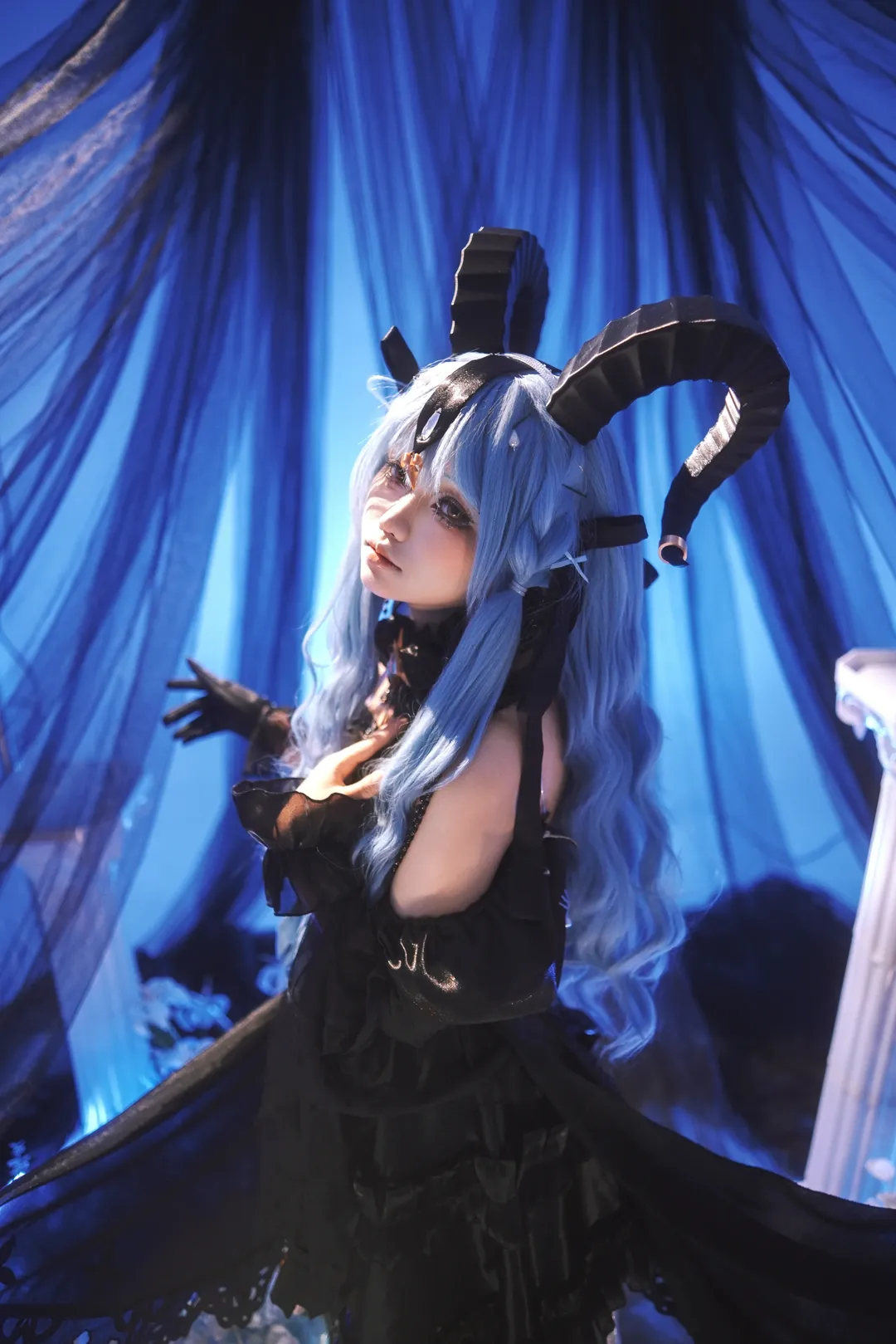 Atmospheric photography, Sakiko Toyokawa cosplay, Ave Mujica, Meizhou photoshoot booking, Gothic style cosplay - Image 9