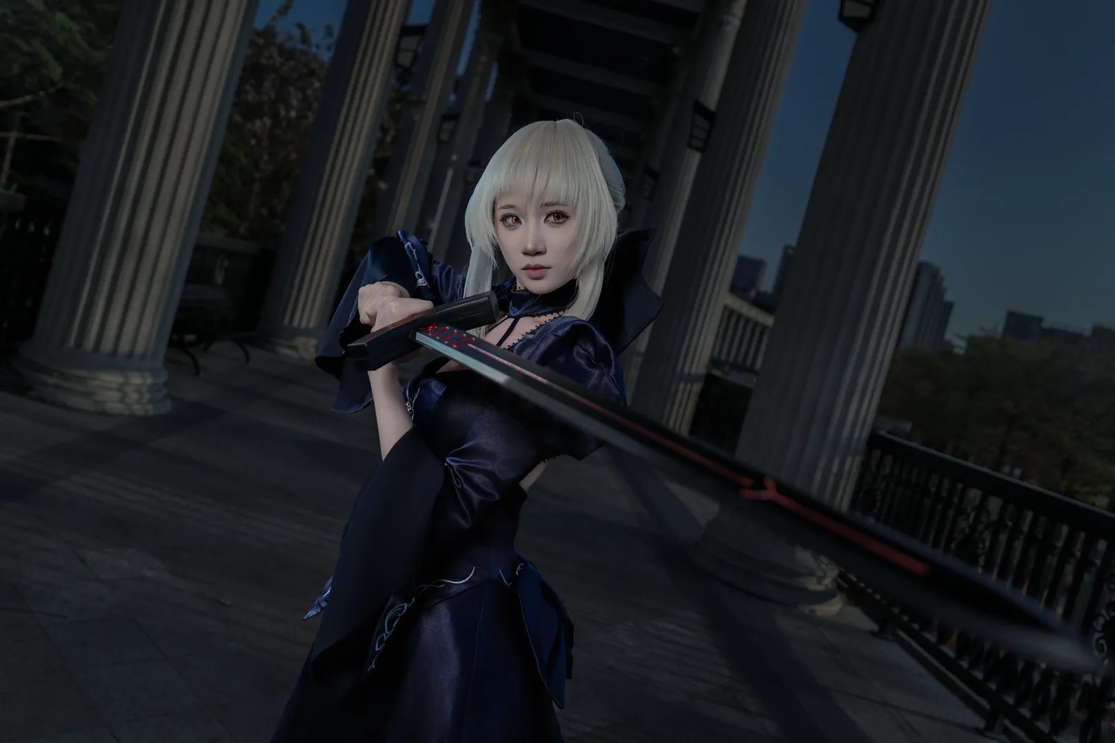 Fate/Grand Order, 阿尔托莉雅cos, 正片, 露背礼服, 暗系摄影 - 第6张
