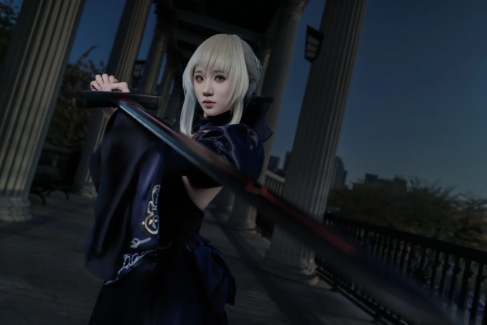 Fate/Grand Order, 阿尔托莉雅cos, 正片, 露背礼服, 暗系摄影 - 第7张