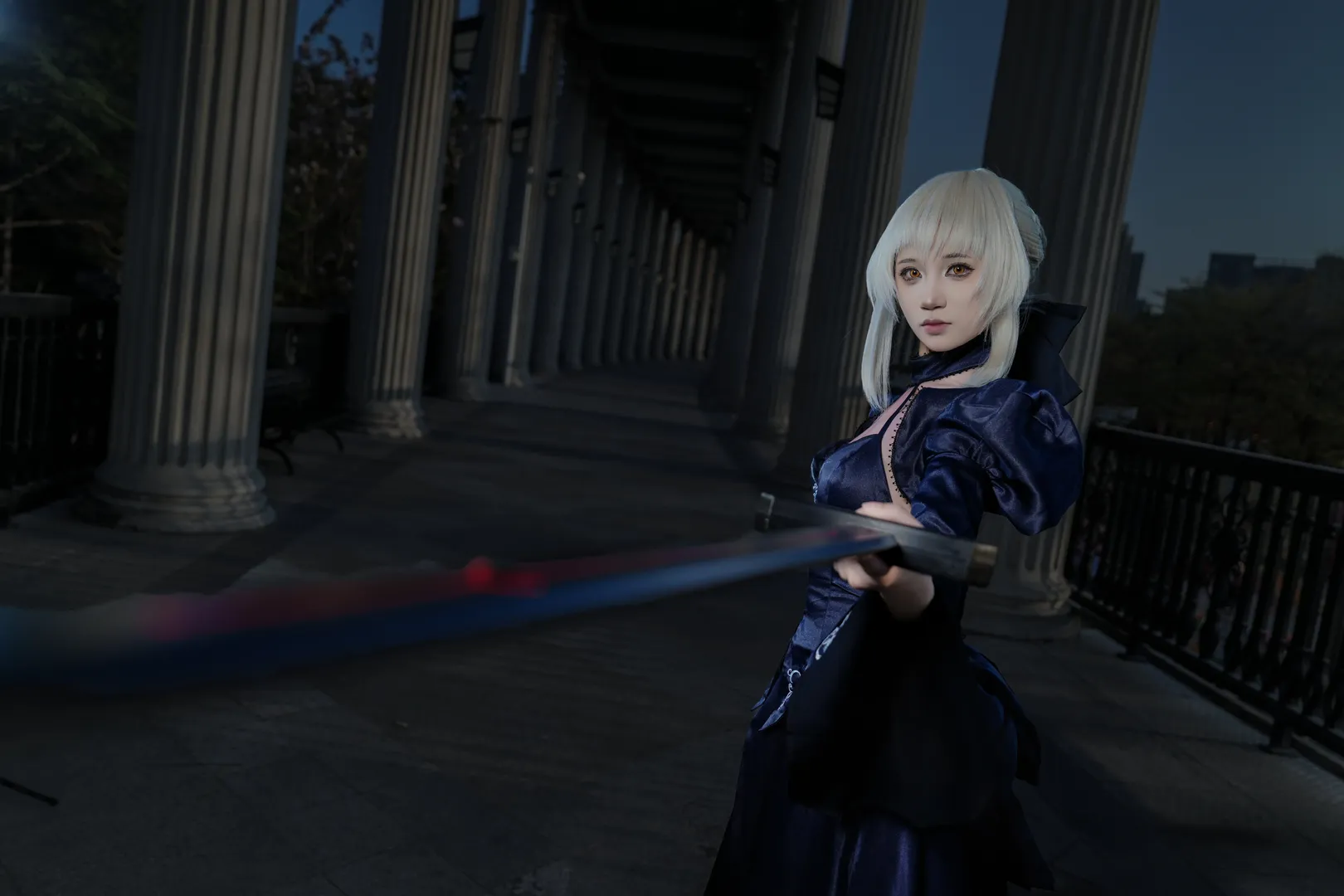 Fate/Grand Order, 阿尔托莉雅cos, 正片, 露背礼服, 暗系摄影 - 第8张