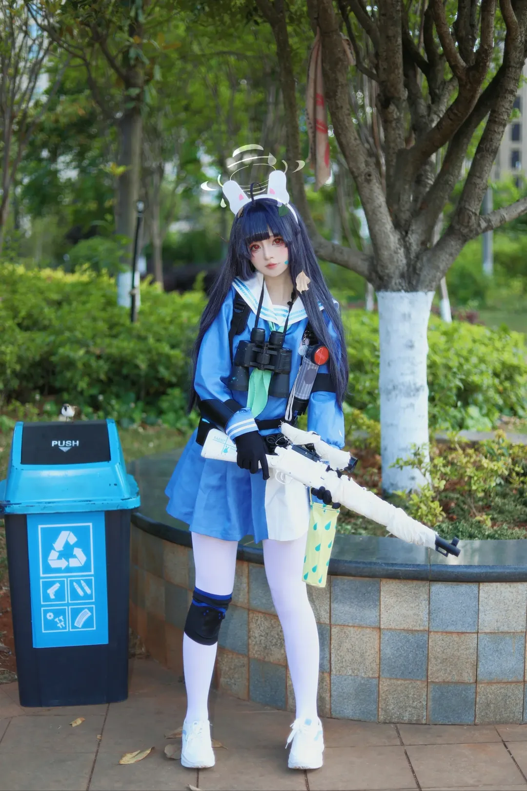 アウトドア撮影, ブルーアーカイブ, 戦術少女, 霞沢ミユのコスプレ, 白ストッキングコスプレ