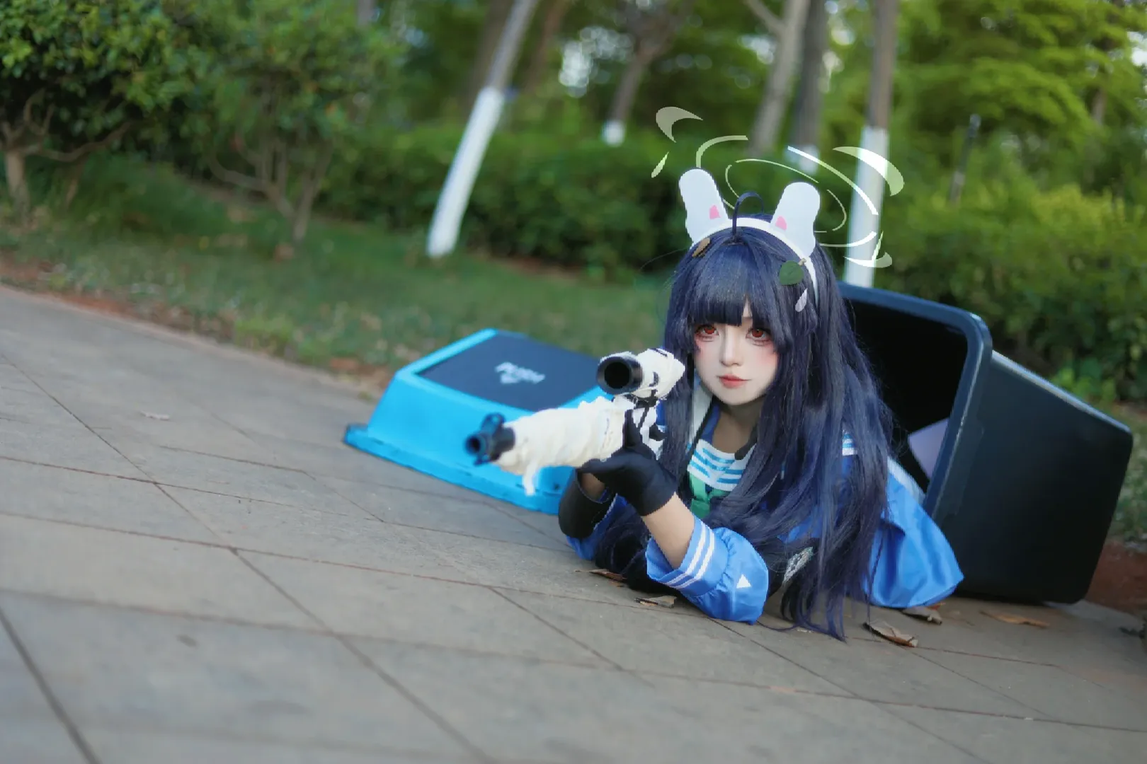 アウトドア撮影, ブルーアーカイブ, 戦術少女, 霞沢ミユのコスプレ, 白ストッキングコスプレ - 3枚目