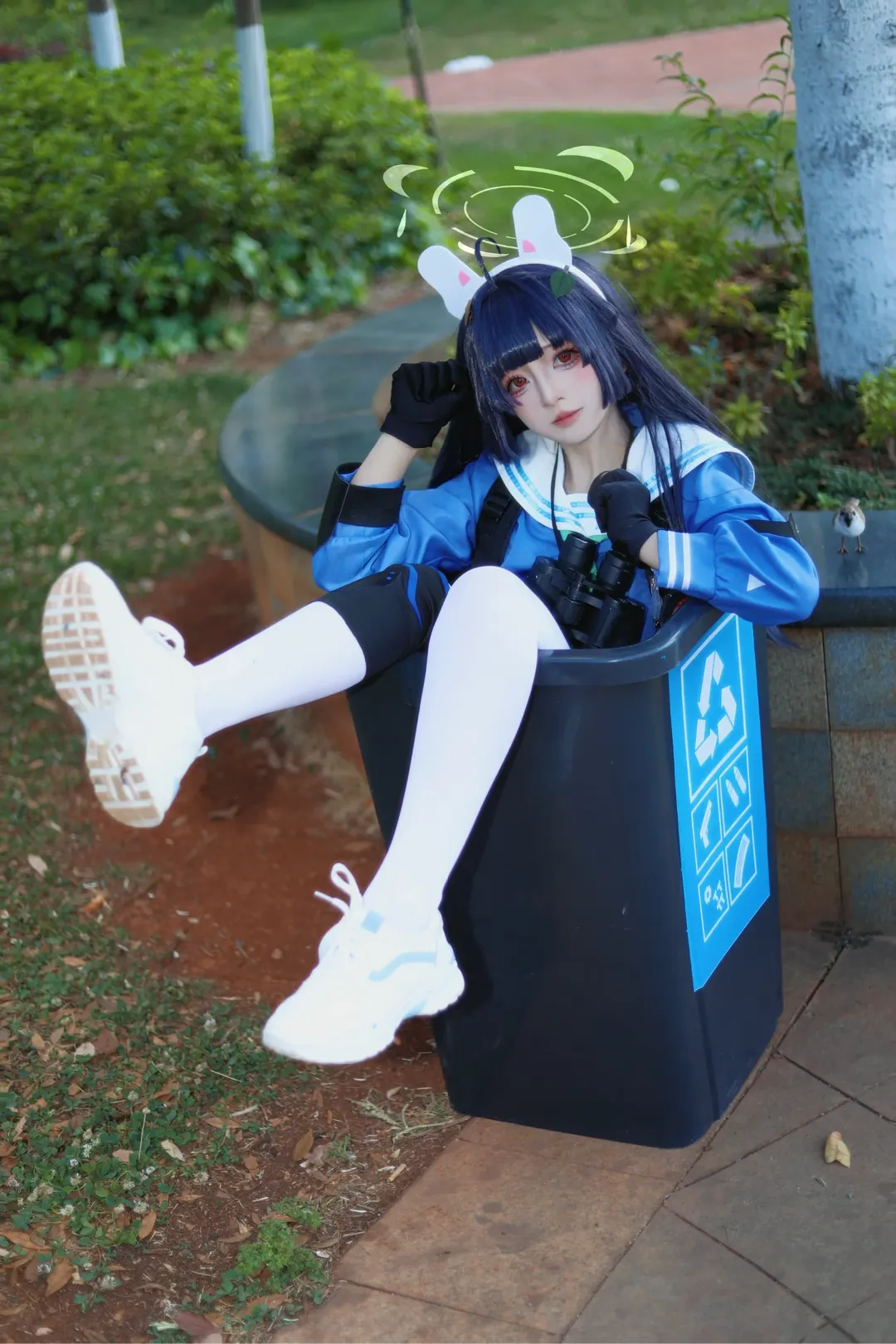 アウトドア撮影, ブルーアーカイブ, 戦術少女, 霞沢ミユのコスプレ, 白ストッキングコスプレ - 4枚目