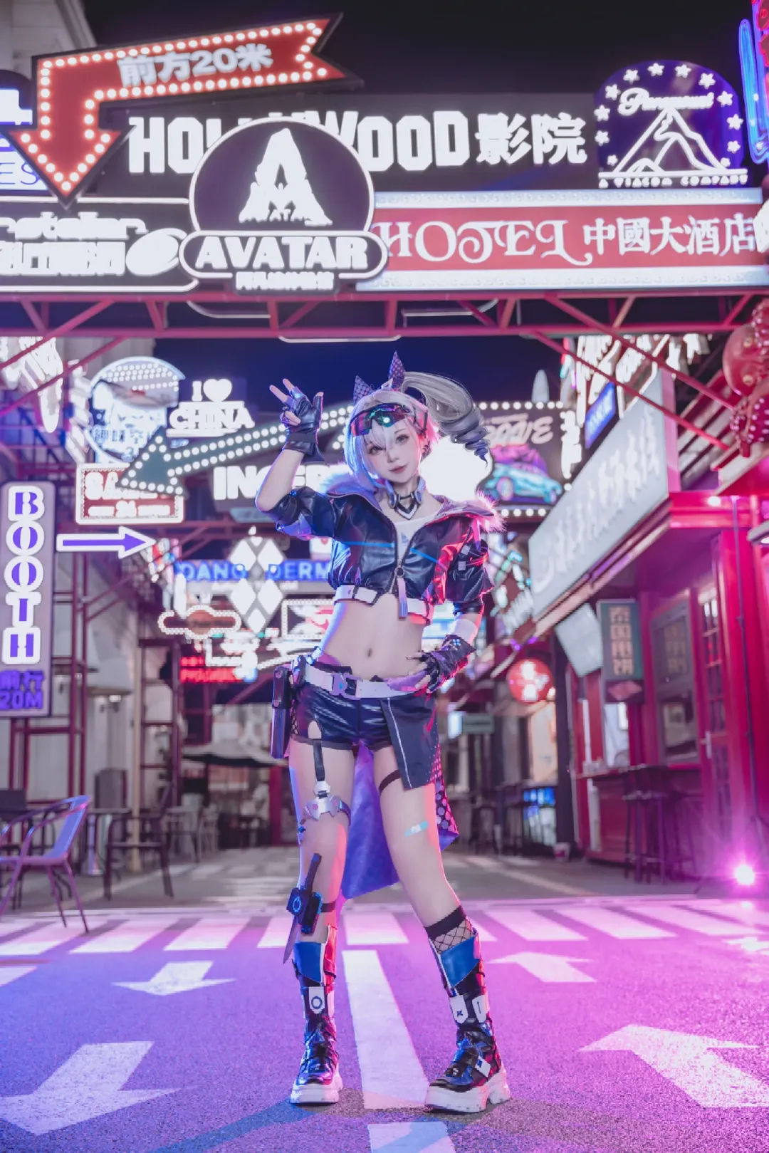 二次元cos, 機能風穿搭, 霓虹攝影, 賽博朋克cosplay, 夜景外拍