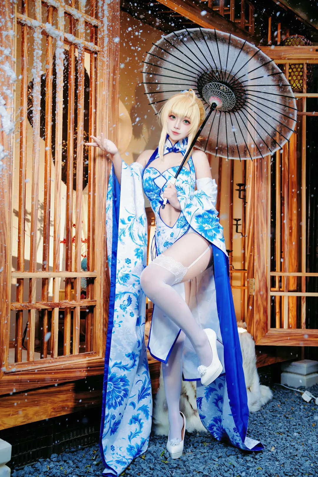 国风cosplay, 青花瓷cos, 中式庭院外景, 昆明古风拍照, 白色丝袜cos