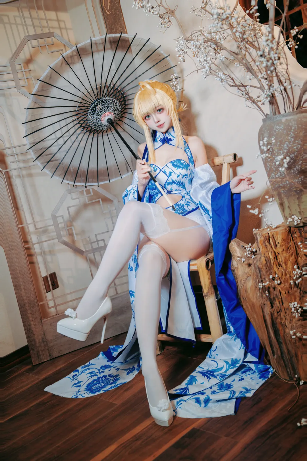 中華風コスプレ, 青花瓷コスプレ, 中華風庭園ロケ撮影, 昆明の古風な写真撮影, 白タイツ コスプレ - 6枚目