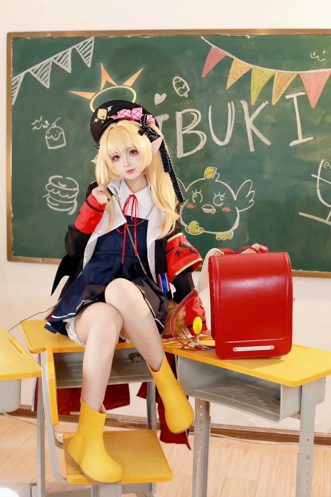 ブルーアーカイブ, 丹花イブキ コスプレ, 教室での撮影, 国際子供の日 コスプレ, 二次元エルフ耳