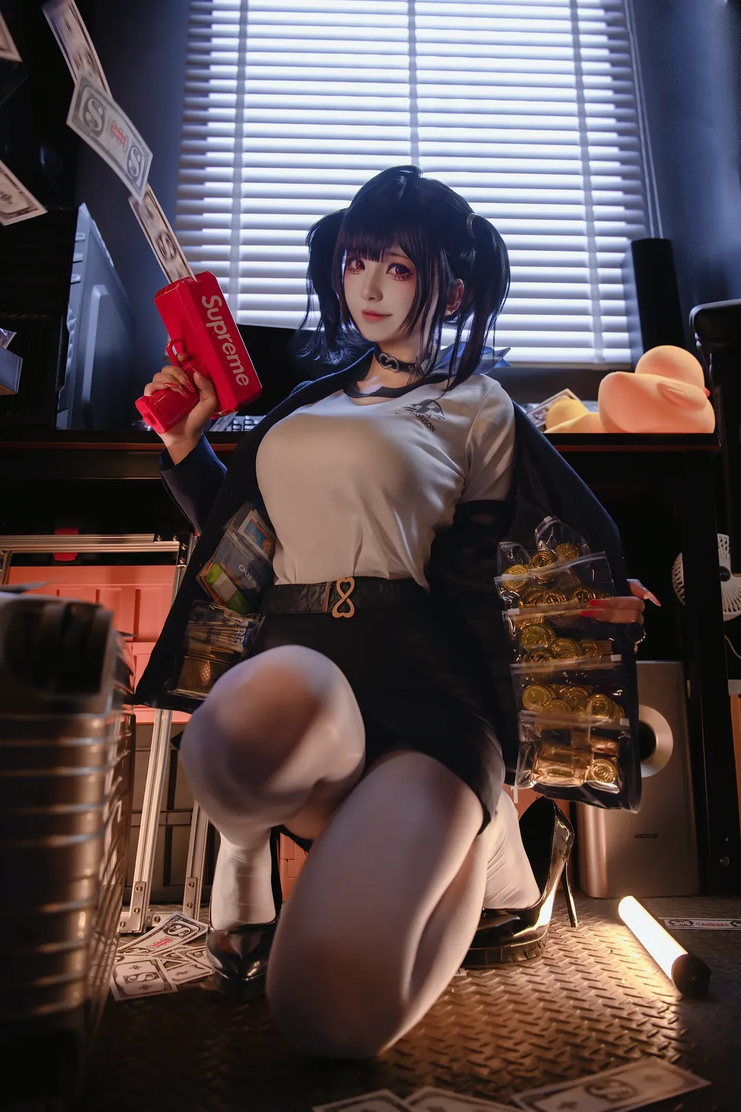 胜利女神nikke, 角色扮演摄影, 白丝制服, 百叶窗光影, 索拉cos - 第3张