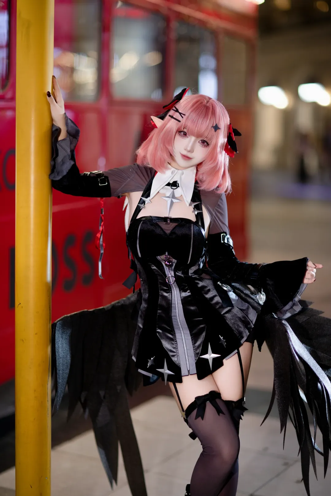 絕區零, cosplay妝容, 二次元外景, 蕾米埃爾cos, 黑絲吊帶