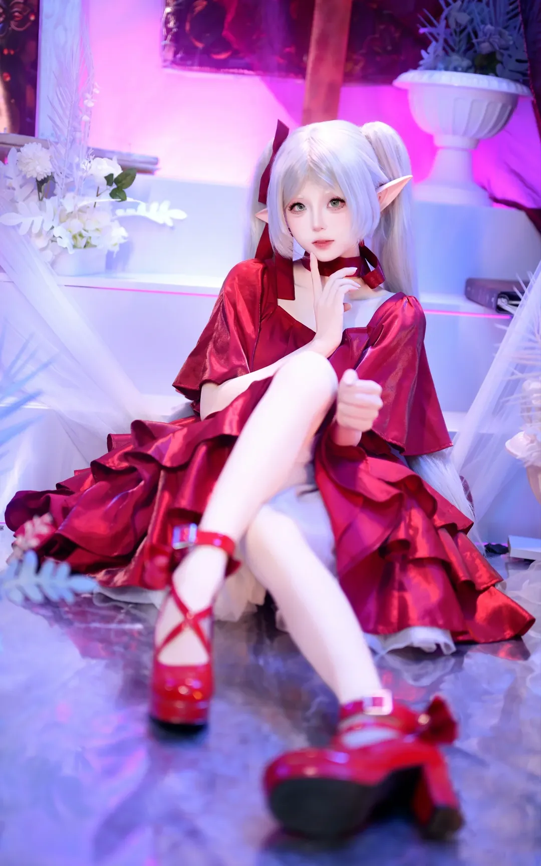二次元撮影, 葬送のフリーレン, フリーレン コスプレ, エルフ耳コスプレ, 赤いドレスのコスプレ