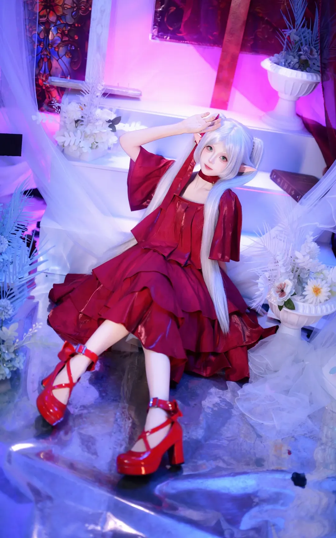 二次元撮影, 葬送のフリーレン, フリーレン コスプレ, エルフ耳コスプレ, 赤いドレスのコスプレ - 6枚目