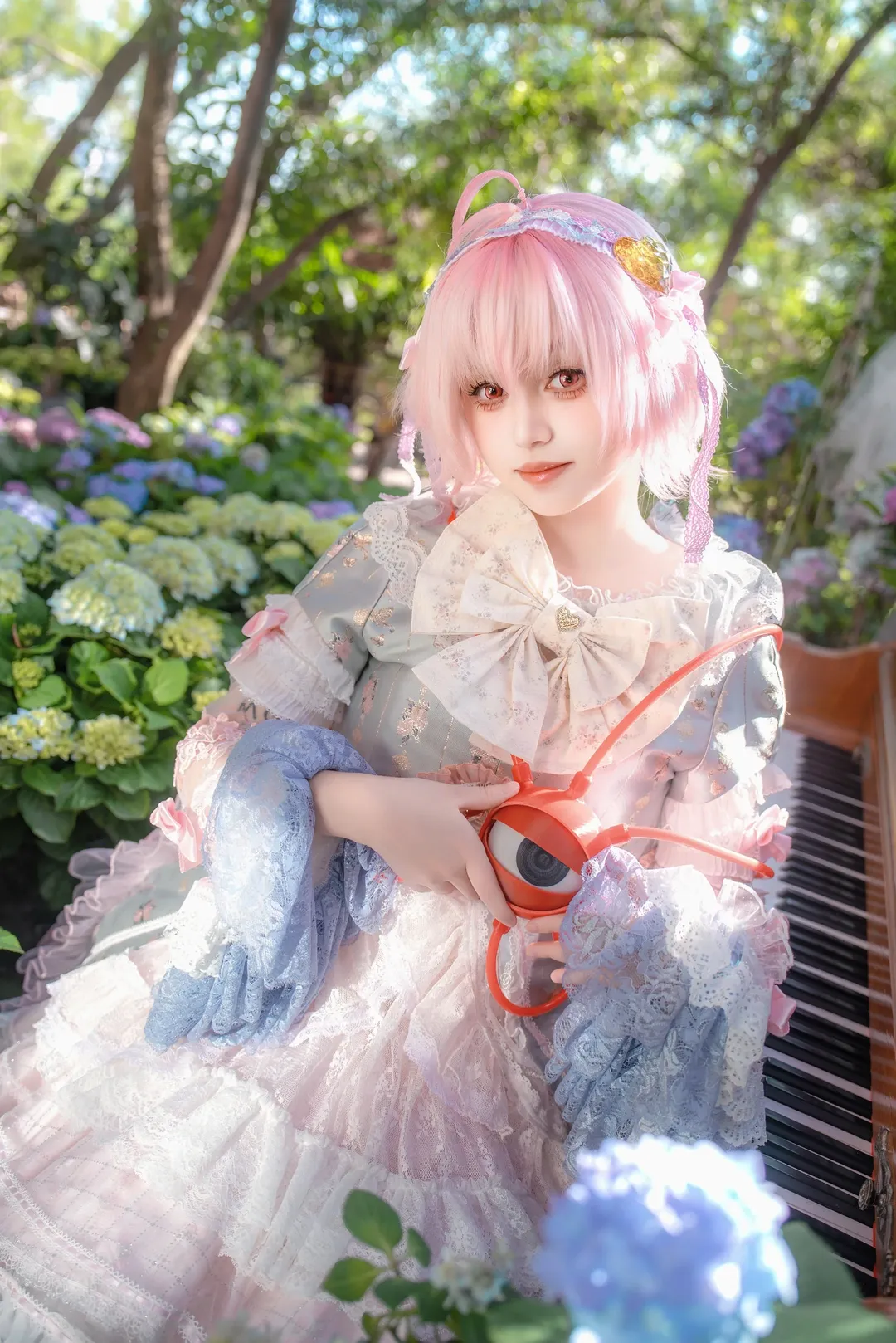 2次元少女, 東方Project, 古明地さとり コスプレ, 幻想的な撮影, 花畑のポートレート