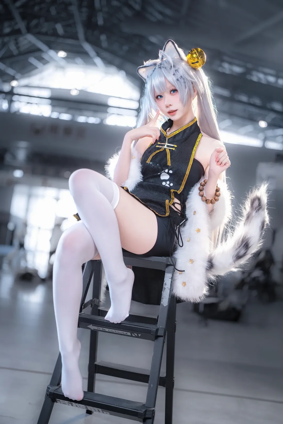 漫展返图, 白虎娘cos, 国漫漫展, 猫耳兽娘, 黑金旗袍 - 第1张