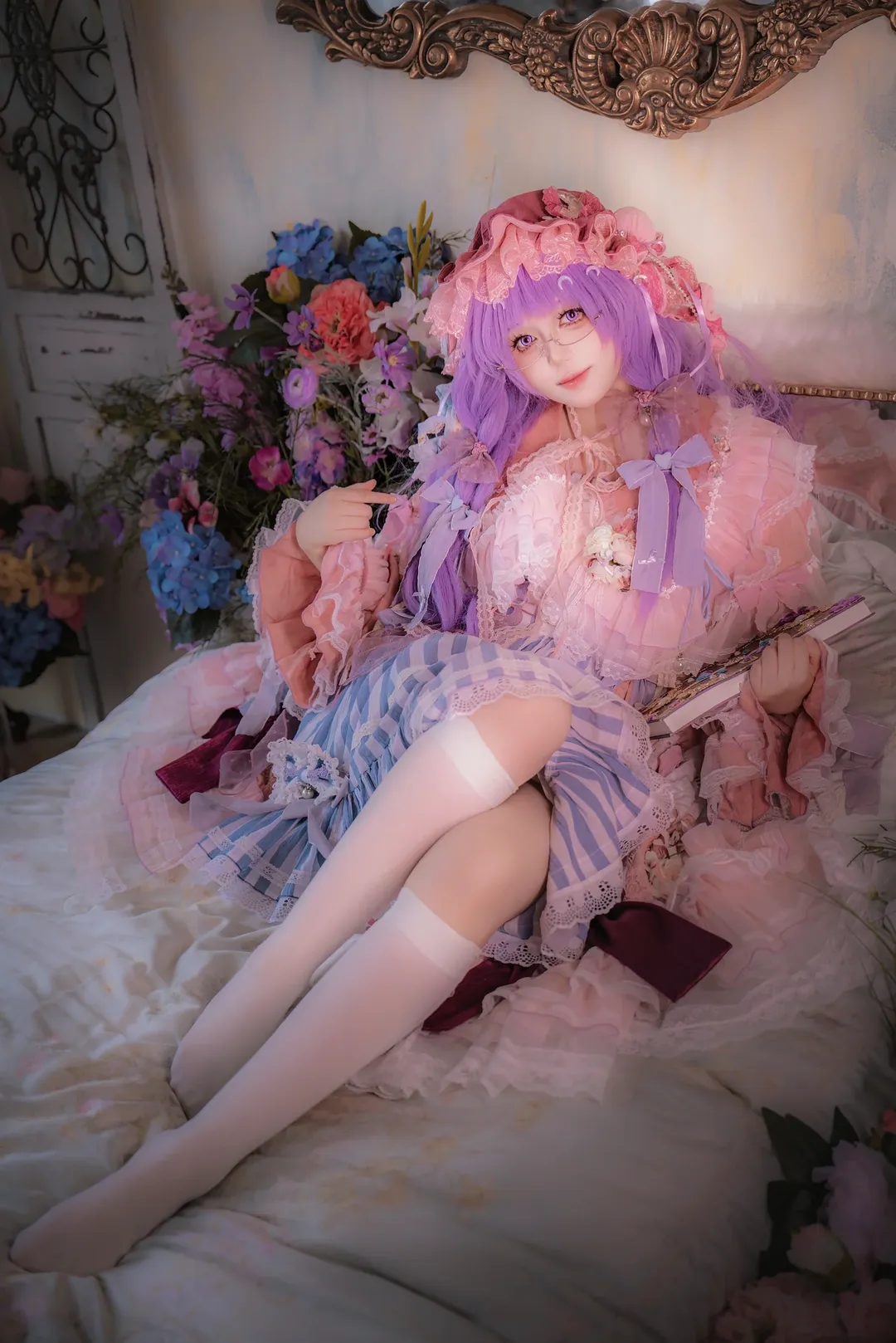 東方Project, パチュリー コスプレ, 二次元コスプレ, ロリータ写真, 幻想的なシーンの撮影 - 1枚目