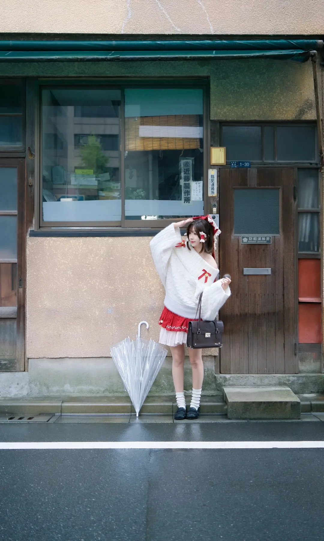 博丽灵梦cos, 东方project, 透明雨伞, 私设造型, 日系街拍 - 第4张